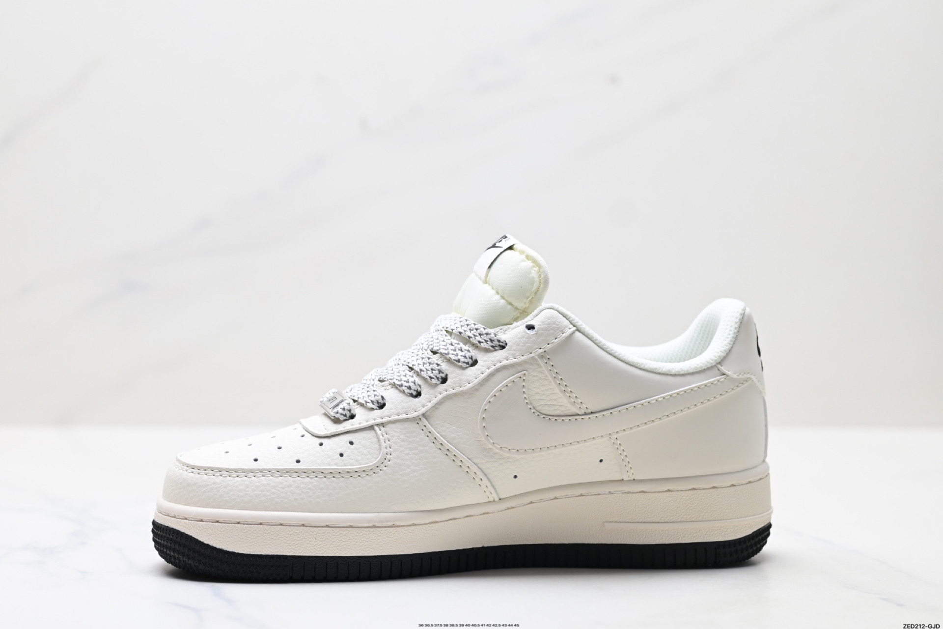 NIKE AIR FORCE 1‘07 LV8  XX3168-183