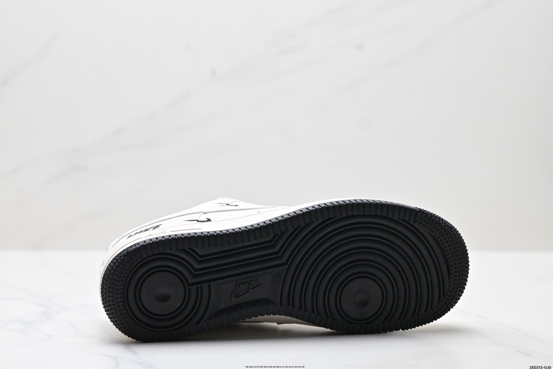 NIKE AIR FORCE 1‘07 LV8  XX3168-183