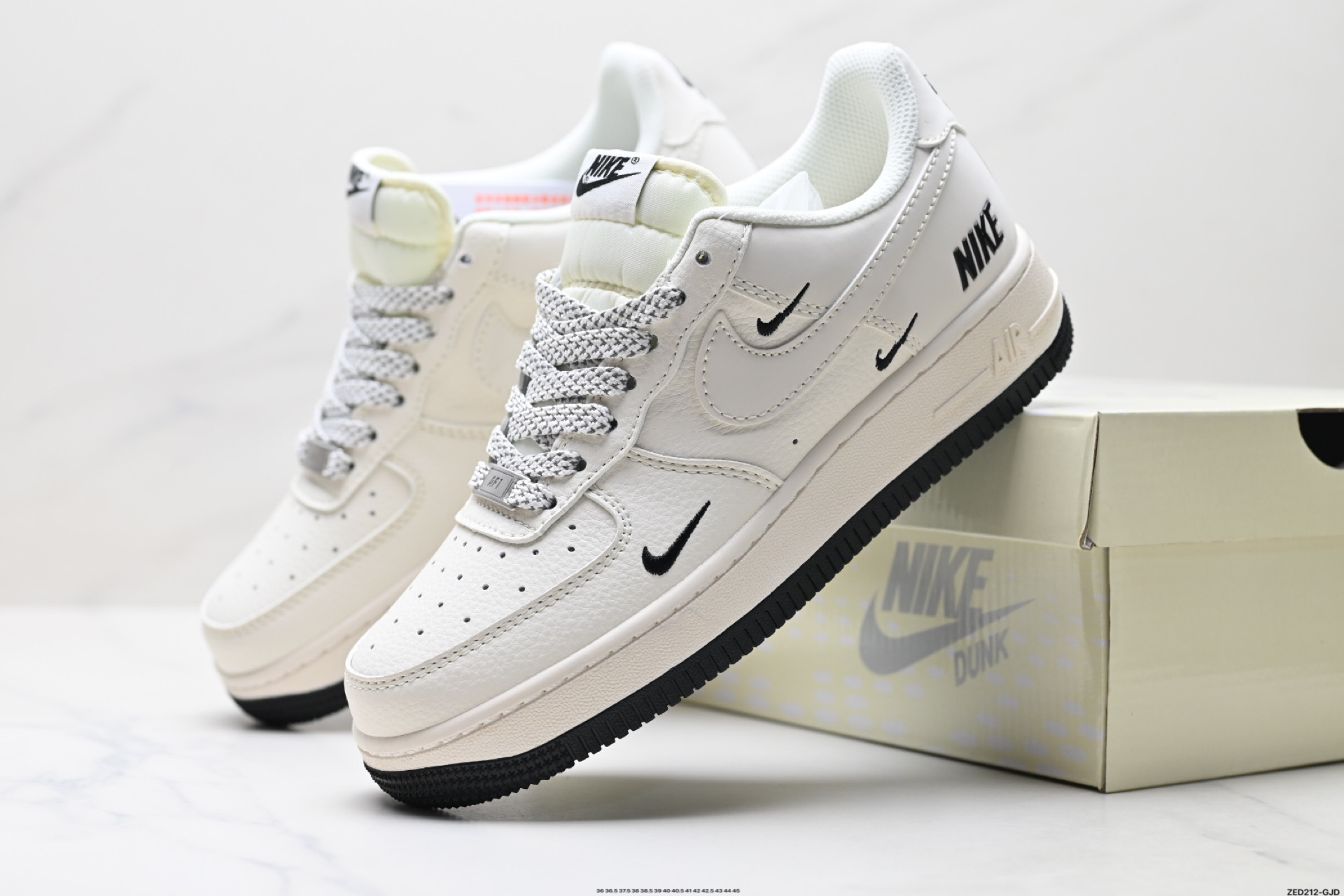NIKE AIR FORCE 1‘07 LV8  XX3168-183