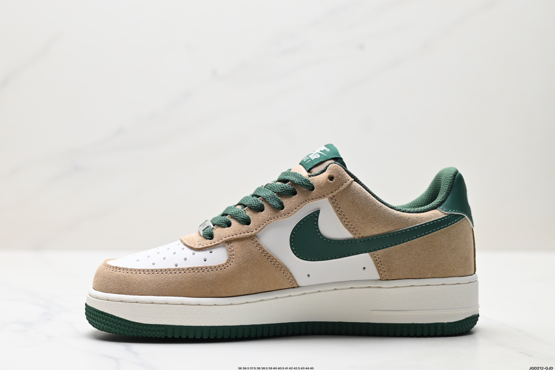 NIKE AIR FORCE 1‘07 LV8  FQ8714-203