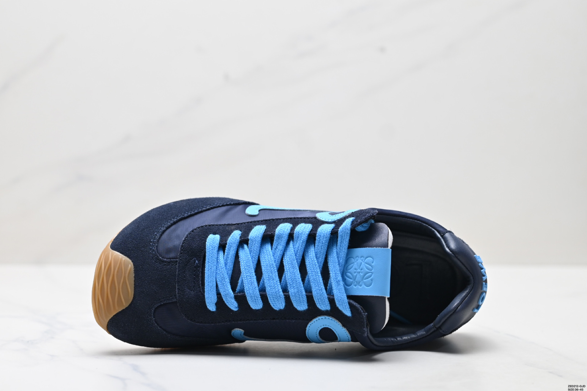 LOEWE罗意威 Ballet Runner 2.0小牛皮 圆头系带 低帮 生活休闲鞋 M816282XBH LOEWE罗意威 Ballet Runner 2.0小牛皮 圆头系带 低帮 生活休闲鞋 M816282XBH