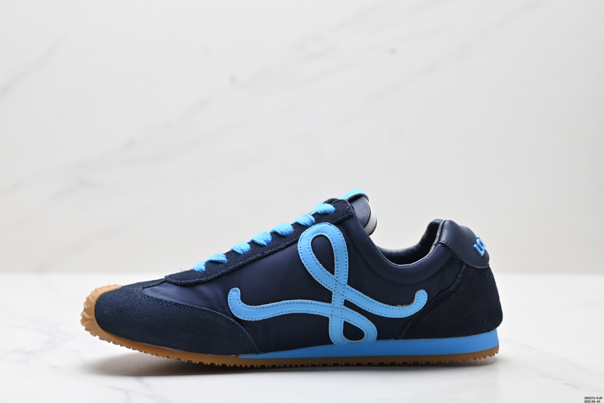 LOEWE罗意威 Ballet Runner 2.0小牛皮 圆头系带 低帮 生活休闲鞋 M816282XBH LOEWE罗意威 Ballet Runner 2.0小牛皮 圆头系带 低帮 生活休闲鞋 M816282XBH