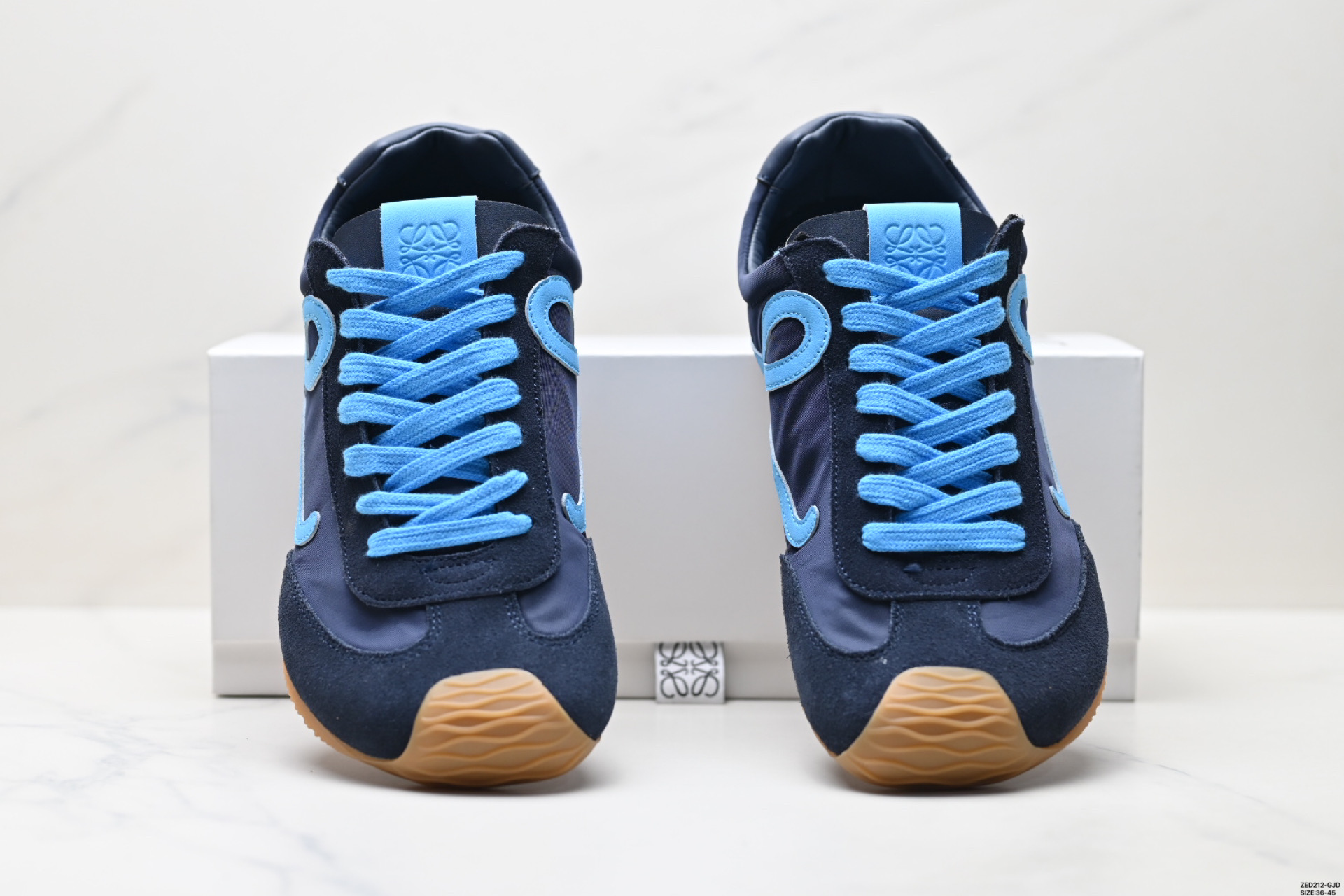 LOEWE罗意威 Ballet Runner 2.0小牛皮 圆头系带 低帮 生活休闲鞋 M816282XBH LOEWE罗意威 Ballet Runner 2.0小牛皮 圆头系带 低帮 生活休闲鞋 M816282XBH