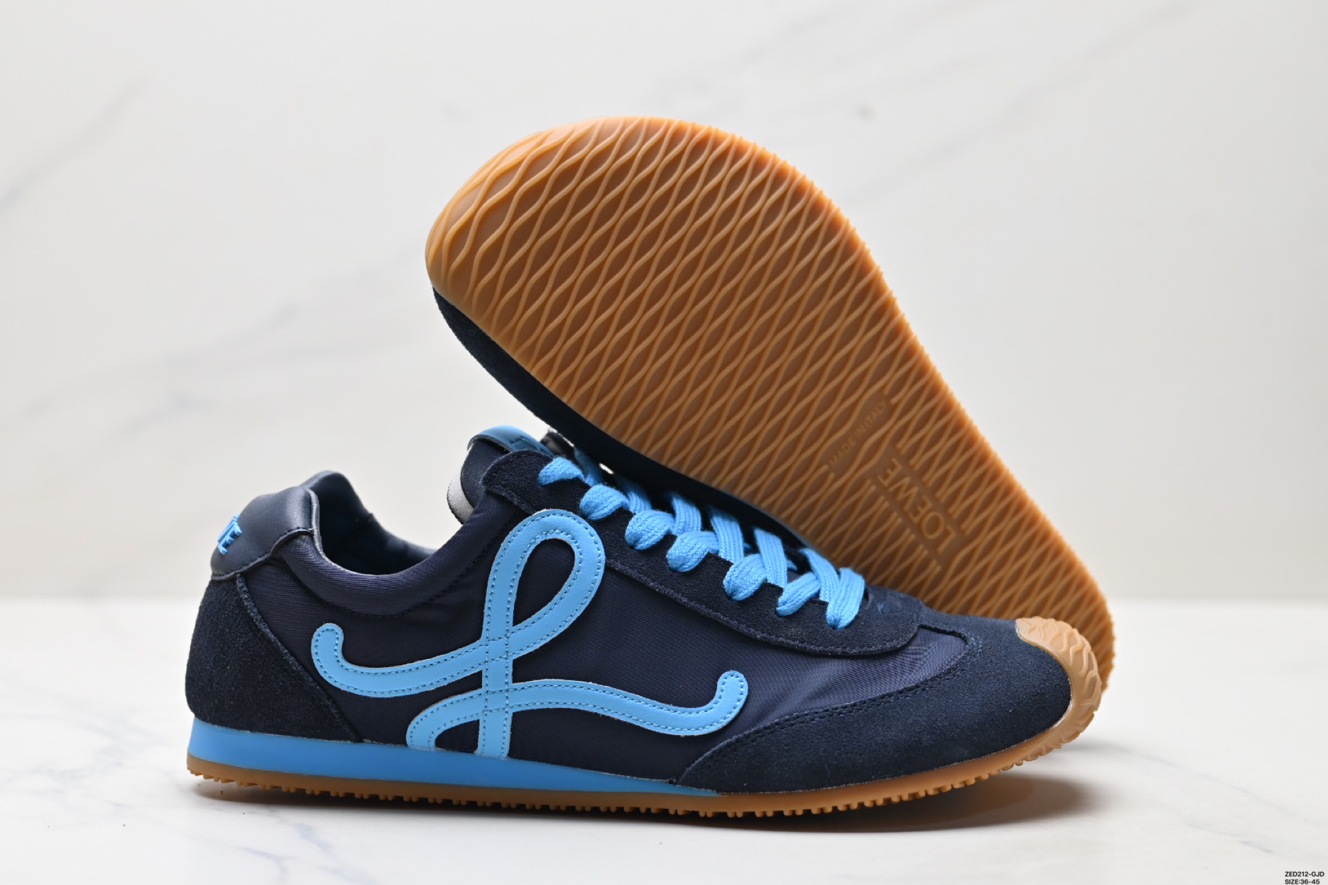 LOEWE罗意威 Ballet Runner 2.0小牛皮 圆头系带 低帮 生活休闲鞋 M816282XBH LOEWE罗意威 Ballet Runner 2.0小牛皮 圆头系带 低帮 生活休闲鞋 M816282XBH