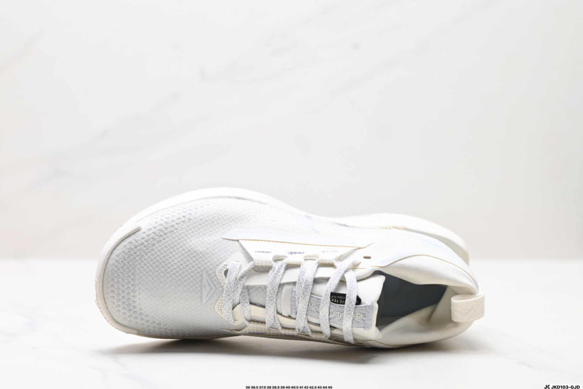 💰180
公司级✅Nike REACTX PEGASUS TRAIL 5
GTX 越野跑步鞋👏
登月兼顾迅疾外观和稳固脚感 
后跟覆面和中足动态支撑巧妙融合 
缔造稳定顺畅的迈步体验
官方货号:FQ0908-004
尺码:36 36.5 37.5 38 38.5 39 40 40.5 41 42 42.5 43 44 45
ID:JKD103-GJD