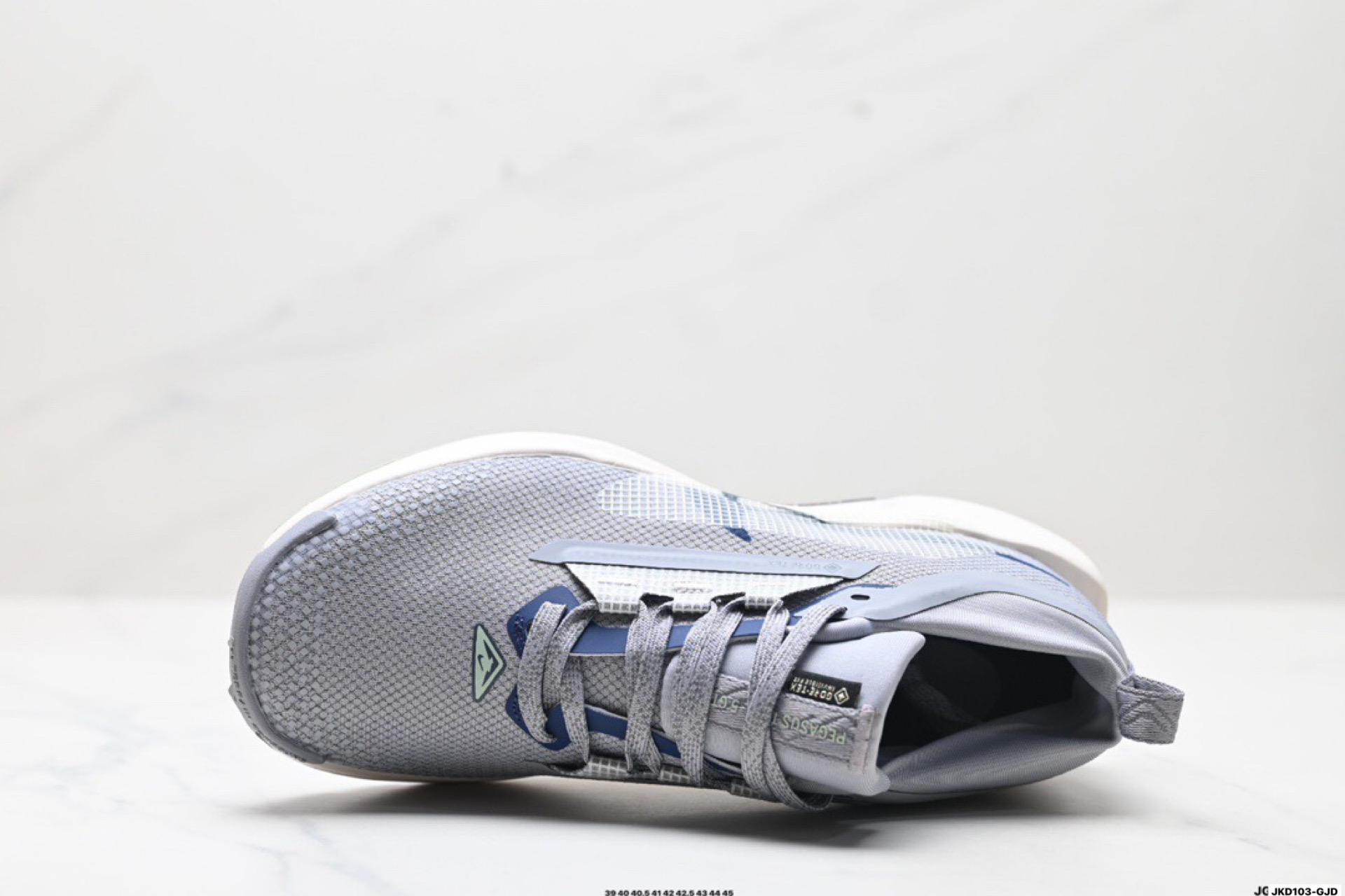 💰180
公司级✅Nike REACTX PEGASUS TRAIL 5
GTX 越野跑步鞋👏
登月兼顾迅疾外观和稳固脚感 
后跟覆面和中足动态支撑巧妙融合 
缔造稳定顺畅的迈步体验
官方货号:FQ0908-004
尺码:39 40 40.5 41 42 42.5 43 44 45
ID:JKD103-GJD
