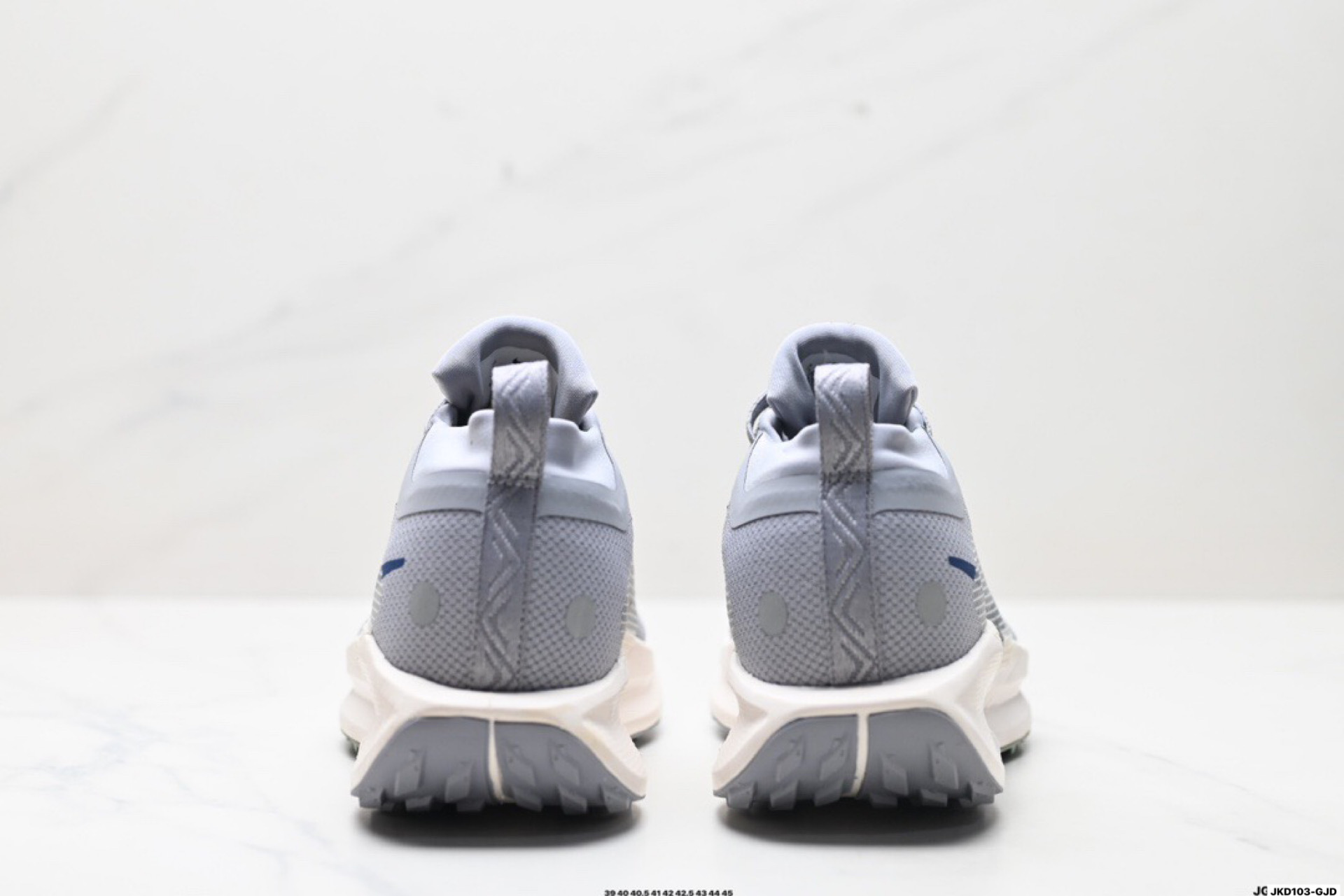💰180
公司级✅Nike REACTX PEGASUS TRAIL 5
GTX 越野跑步鞋👏
登月兼顾迅疾外观和稳固脚感 
后跟覆面和中足动态支撑巧妙融合 
缔造稳定顺畅的迈步体验
官方货号:FQ0908-004
尺码:39 40 40.5 41 42 42.5 43 44 45
ID:JKD103-GJD