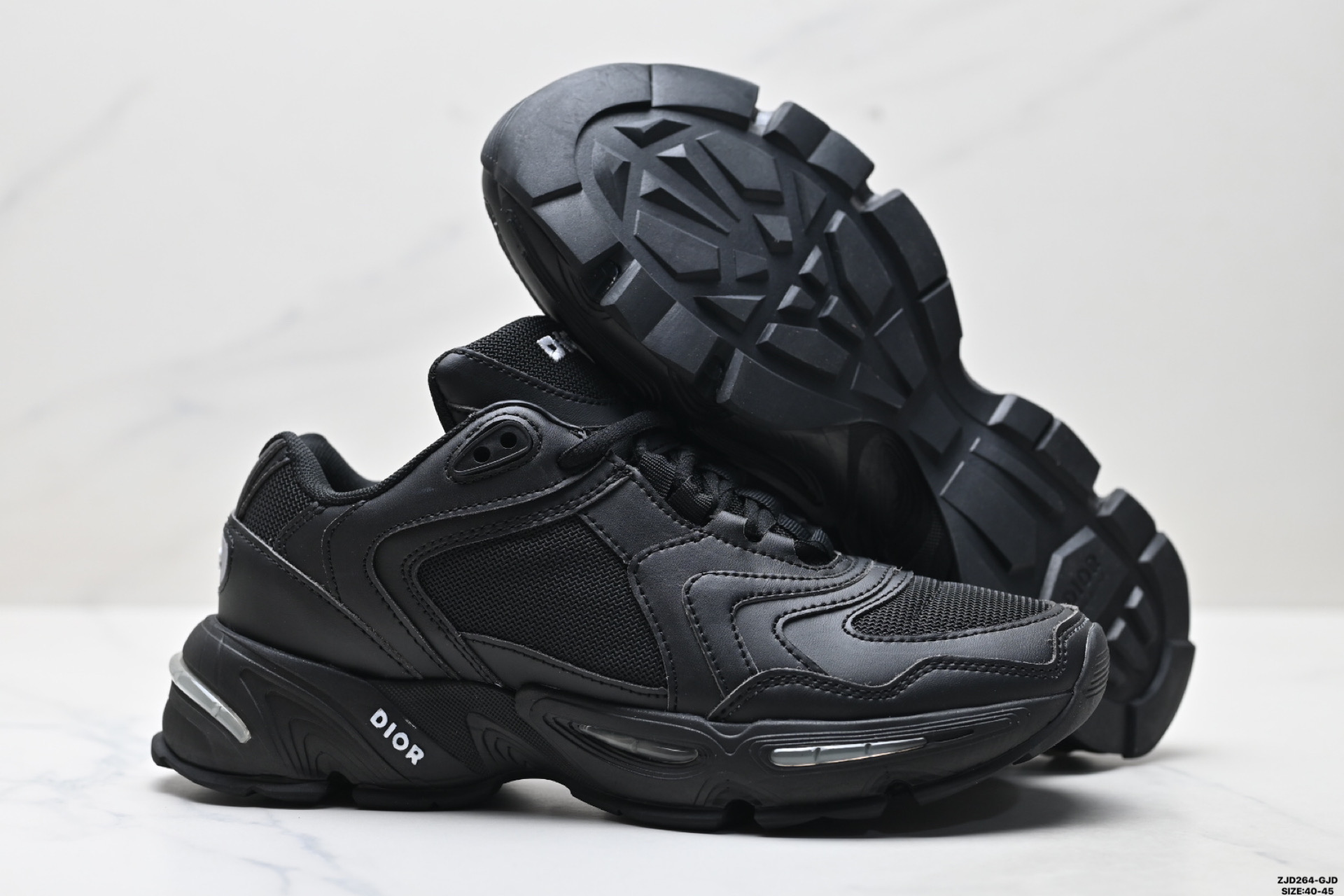 DIOR迪奥 CD1低帮 网面 运动休闲鞋 鞋舌饰以‘DIOR’标志 搭配轻盈的橡胶鞋底