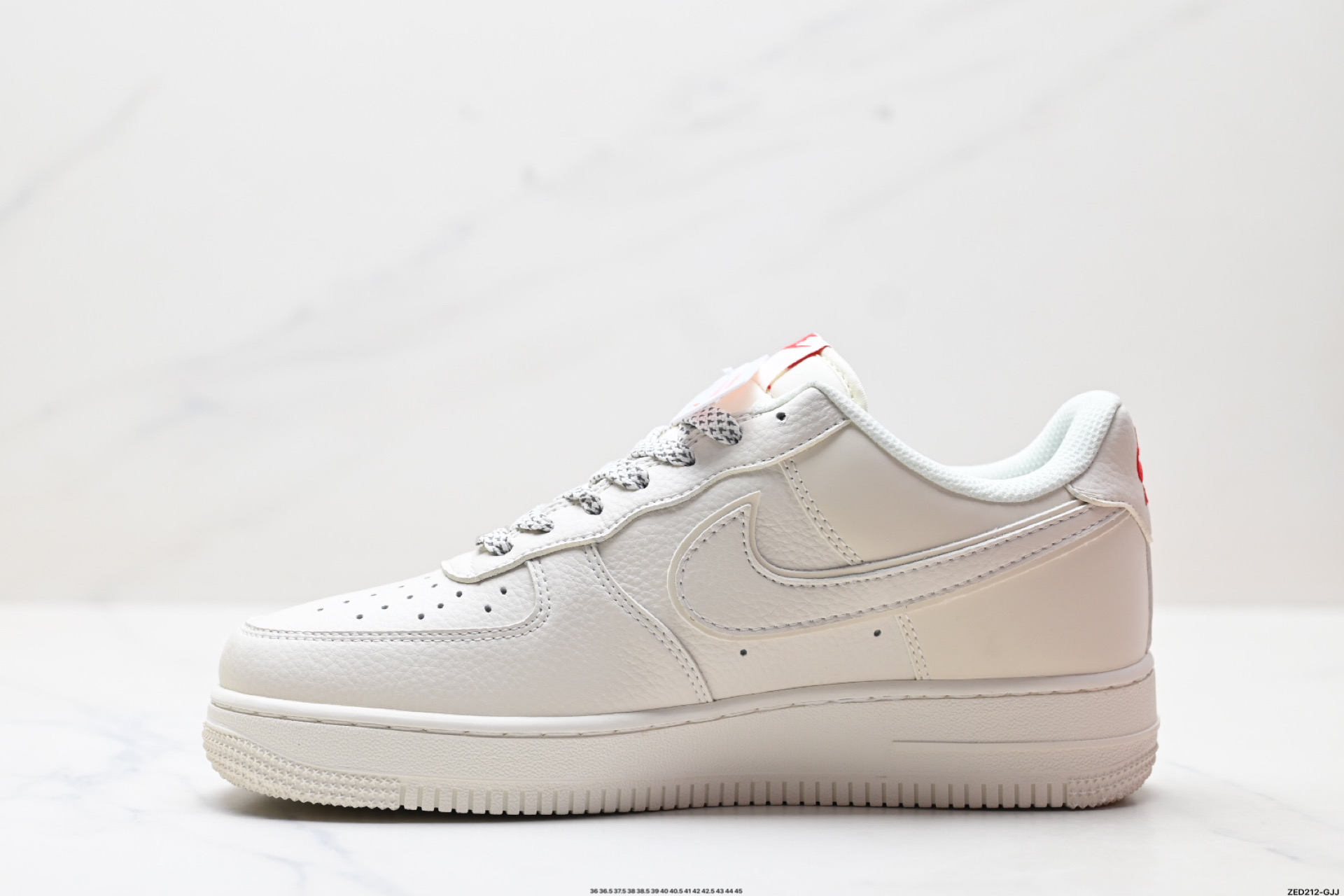 NIKE AIR FORCE 1‘07 LV8  CS5288-011
