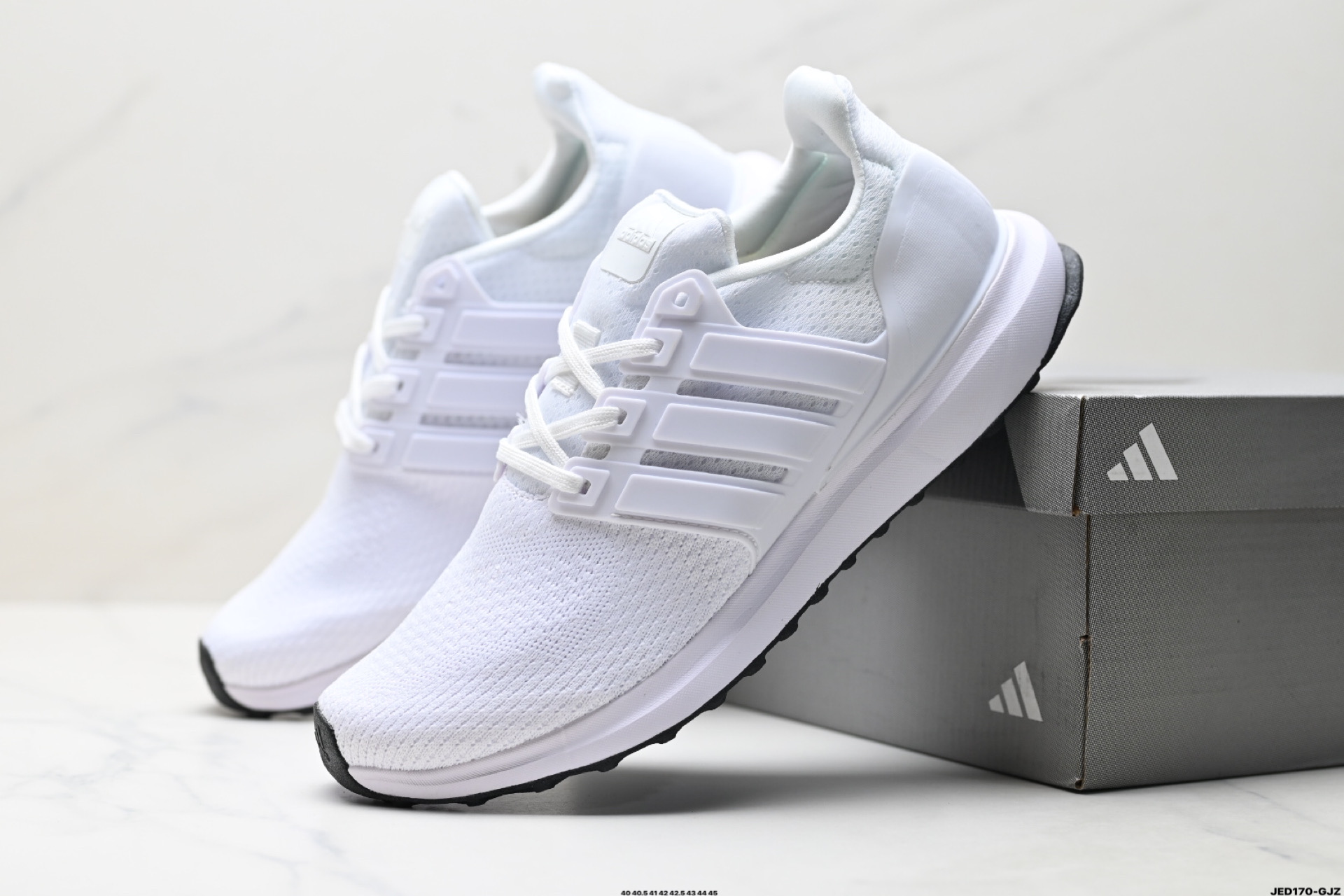 Adidas Ultrabounce 舒适潮流 织物耐磨轻便 阿迪达斯 低帮跑步鞋 HP5826 Adidas Ultrabounce 舒适潮流 织物耐磨轻便 阿迪达斯 低帮跑步鞋 HP5826