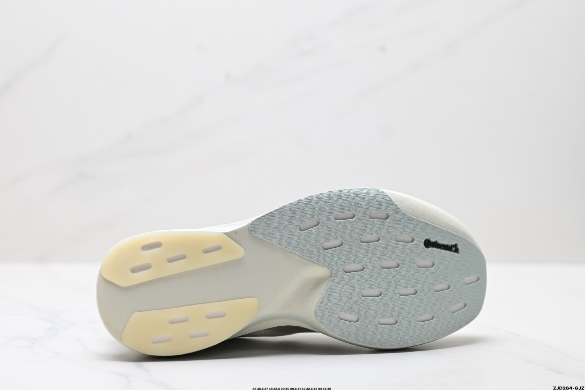 Adidas Adizero Evo SL 阿迪达斯 舒适百搭防滑耐磨 低帮 休闲跑步鞋 JR5840