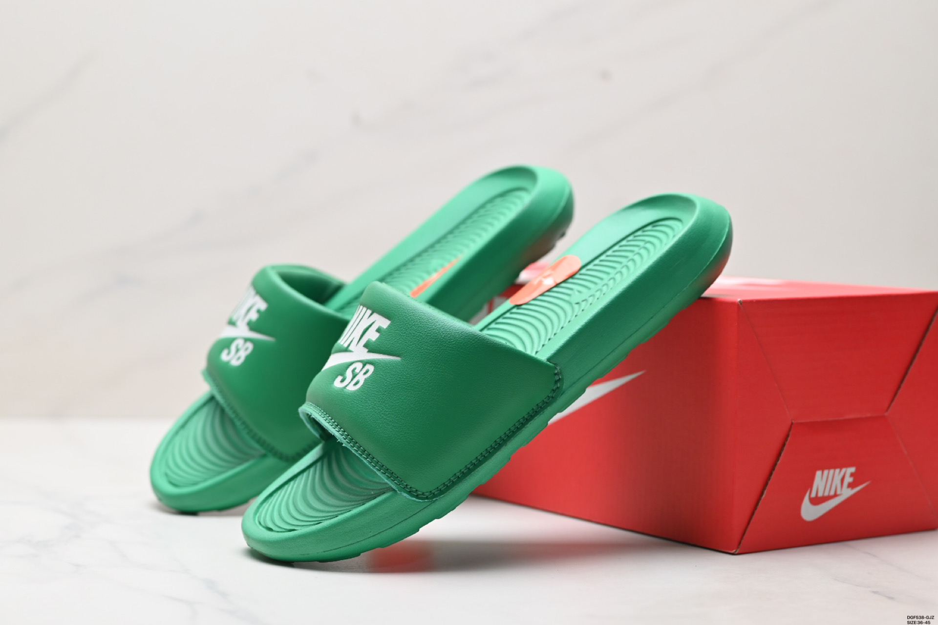 NIKE VICTORI ONE SLIDE 耐克 防滑运动拖鞋 CN9675-001 NIKE VICTORI ONE SLIDE 耐克 防滑运动拖鞋 CN9675-001