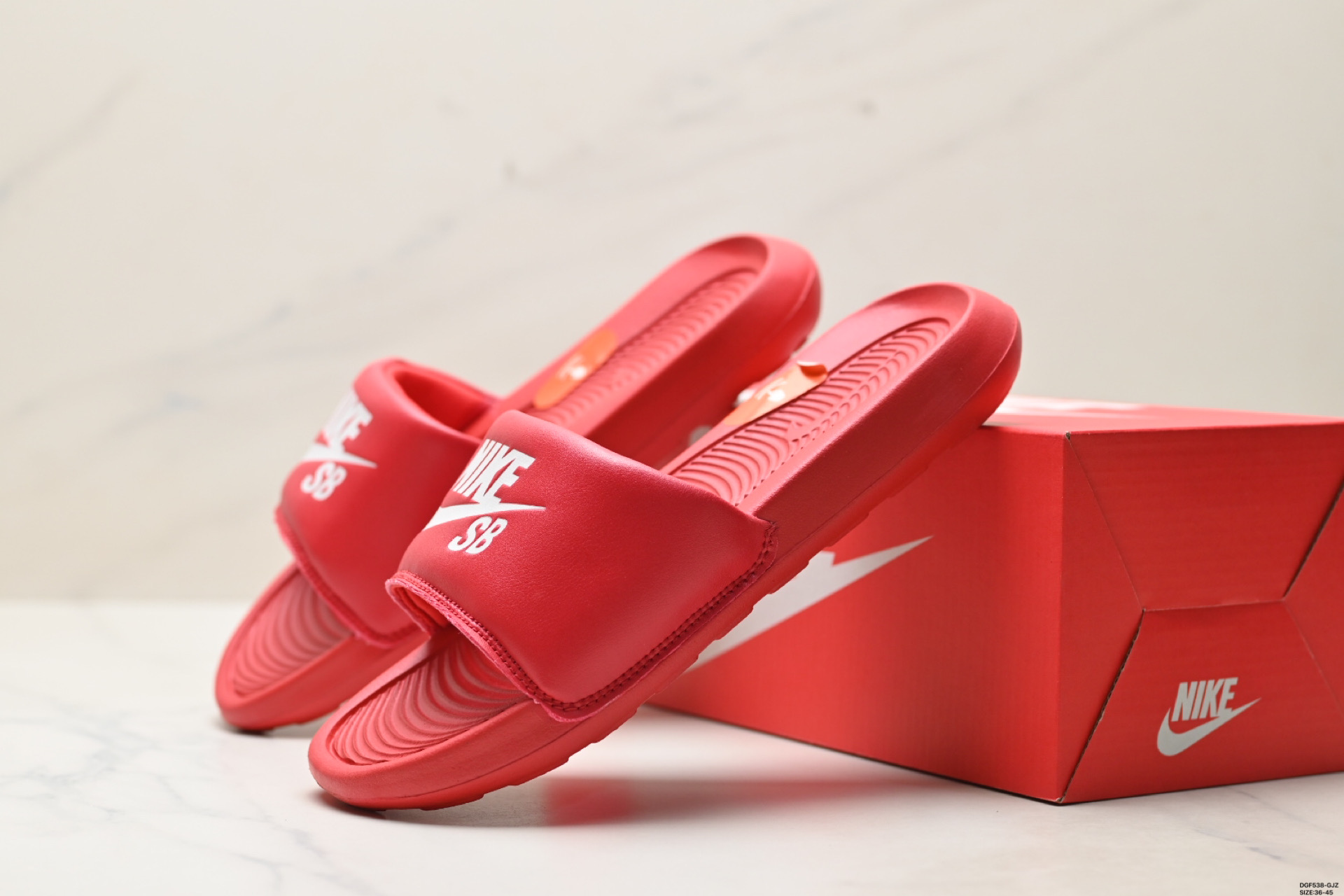 NIKE VICTORI ONE SLIDE 耐克 防滑运动拖鞋 CN9675-001 NIKE VICTORI ONE SLIDE 耐克 防滑运动拖鞋 CN9675-001