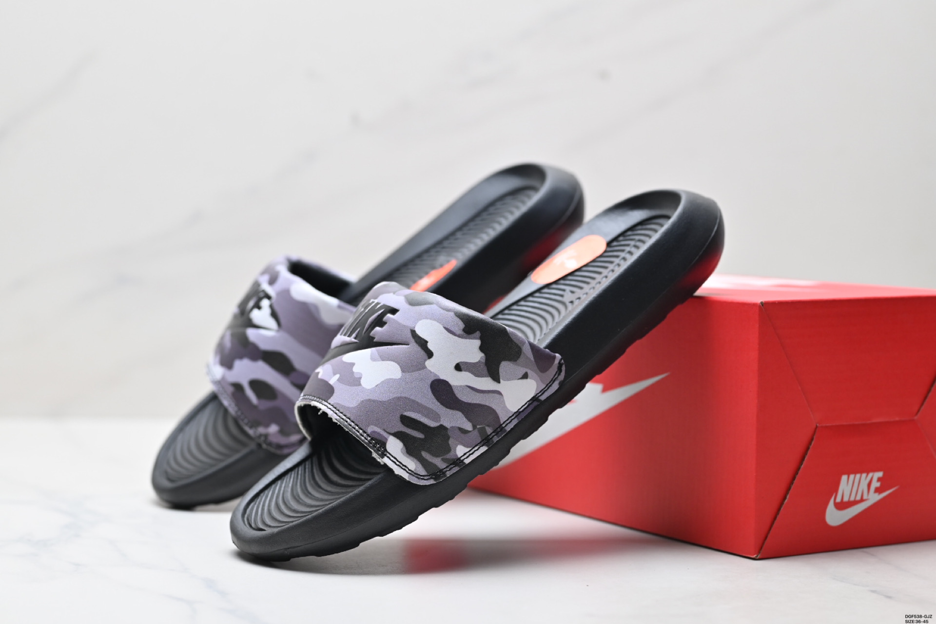 NIKE VICTORI ONE SLIDE 耐克 防滑运动拖鞋 CN9675-001 NIKE VICTORI ONE SLIDE 耐克 防滑运动拖鞋 CN9675-001