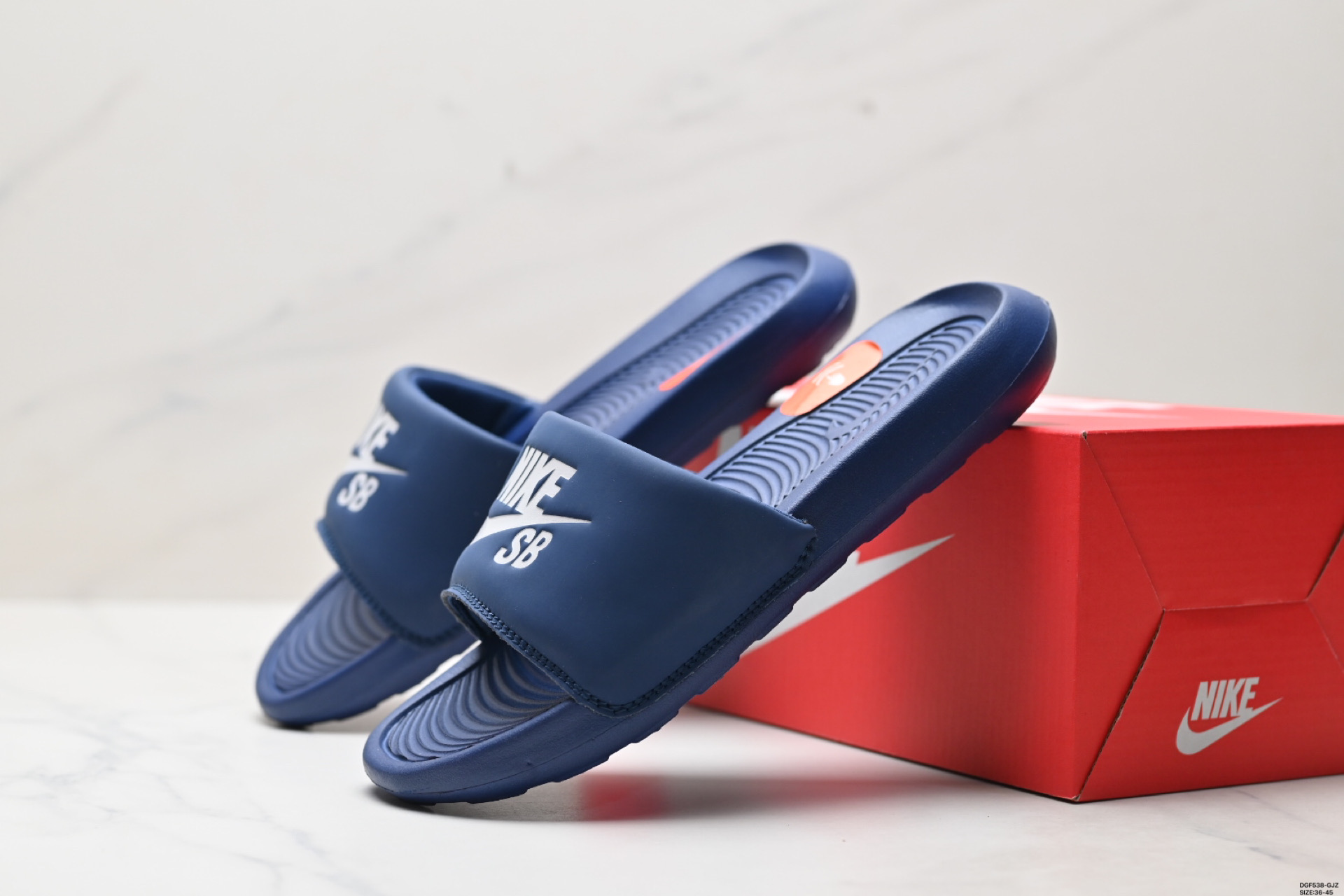 NIKE VICTORI ONE SLIDE 耐克 防滑运动拖鞋 CN9675-001 NIKE VICTORI ONE SLIDE 耐克 防滑运动拖鞋 CN9675-001