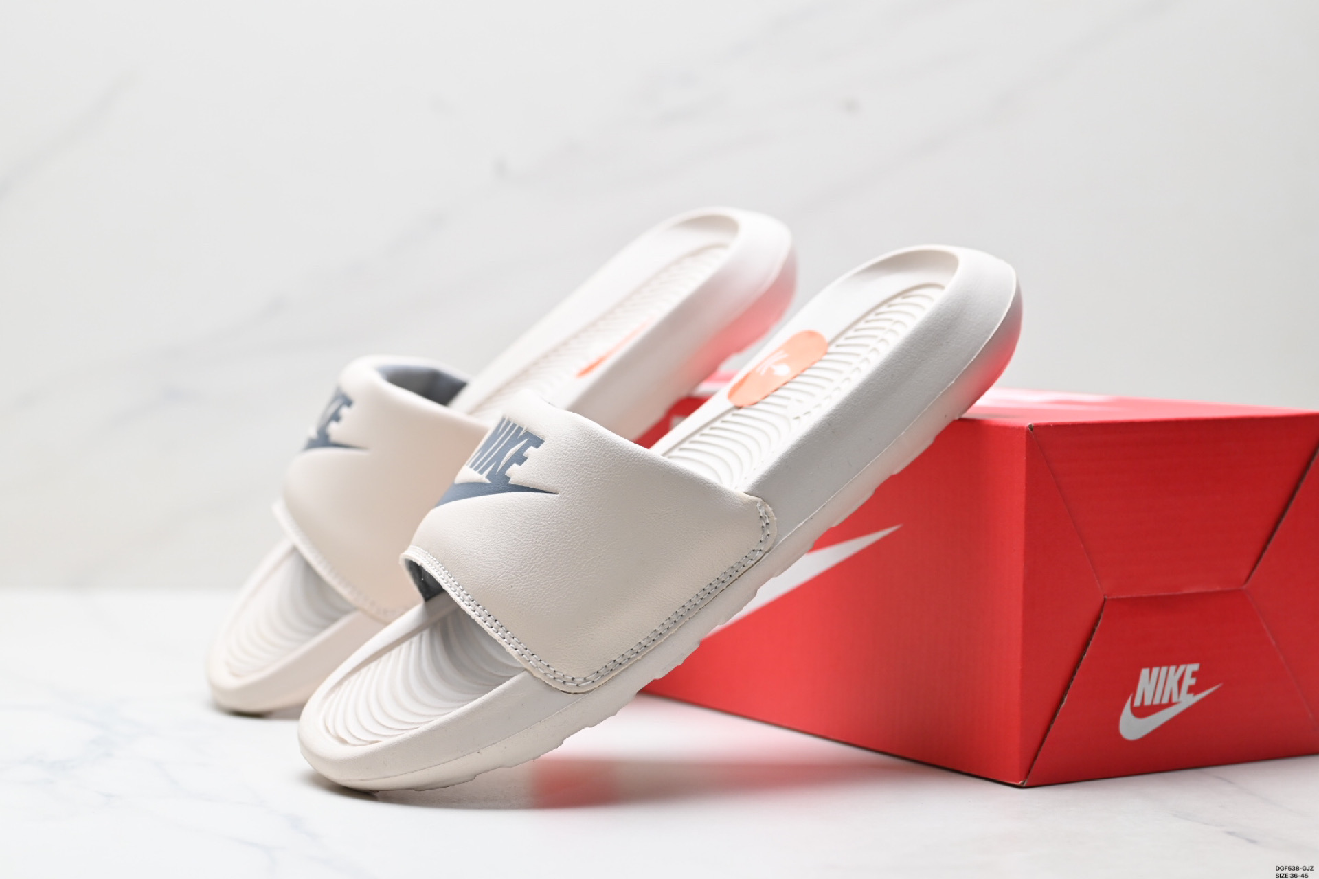 NIKE VICTORI ONE SLIDE 耐克 防滑运动拖鞋 CN9675-001 NIKE VICTORI ONE SLIDE 耐克 防滑运动拖鞋 CN9675-001