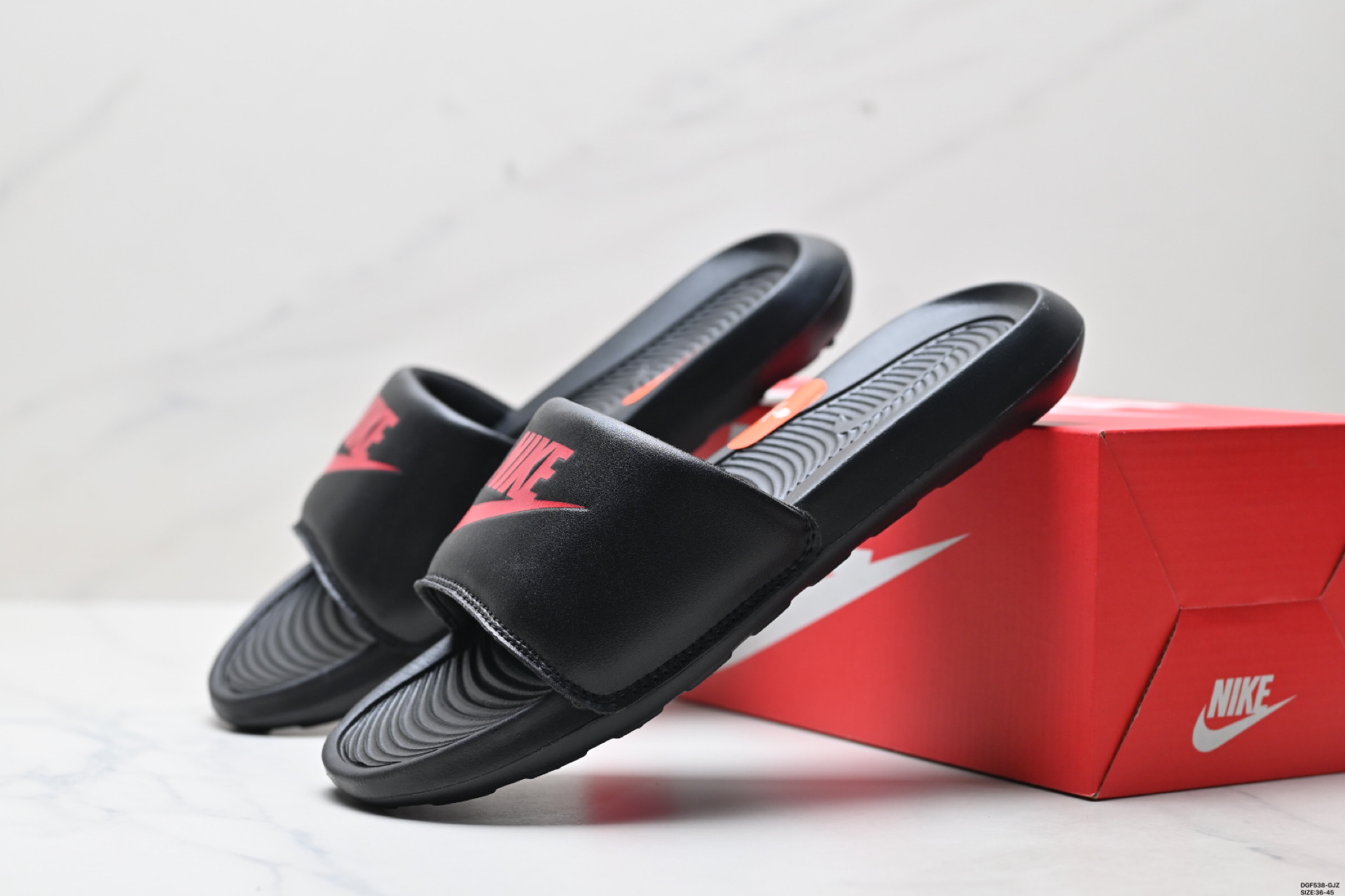 NIKE VICTORI ONE SLIDE 耐克 防滑运动拖鞋 CN9675-001 NIKE VICTORI ONE SLIDE 耐克 防滑运动拖鞋 CN9675-001