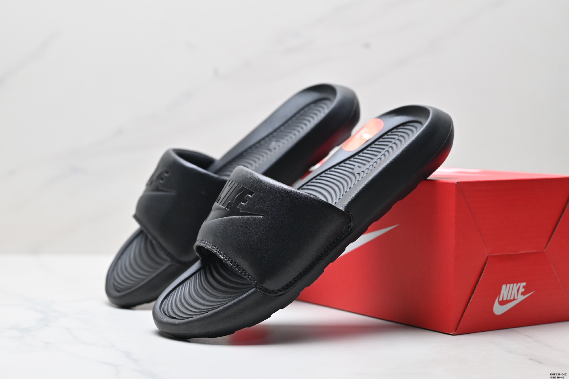 NIKE VICTORI ONE SLIDE 耐克 防滑运动拖鞋 CN9675-001 NIKE VICTORI ONE SLIDE 耐克 防滑运动拖鞋 CN9675-001
