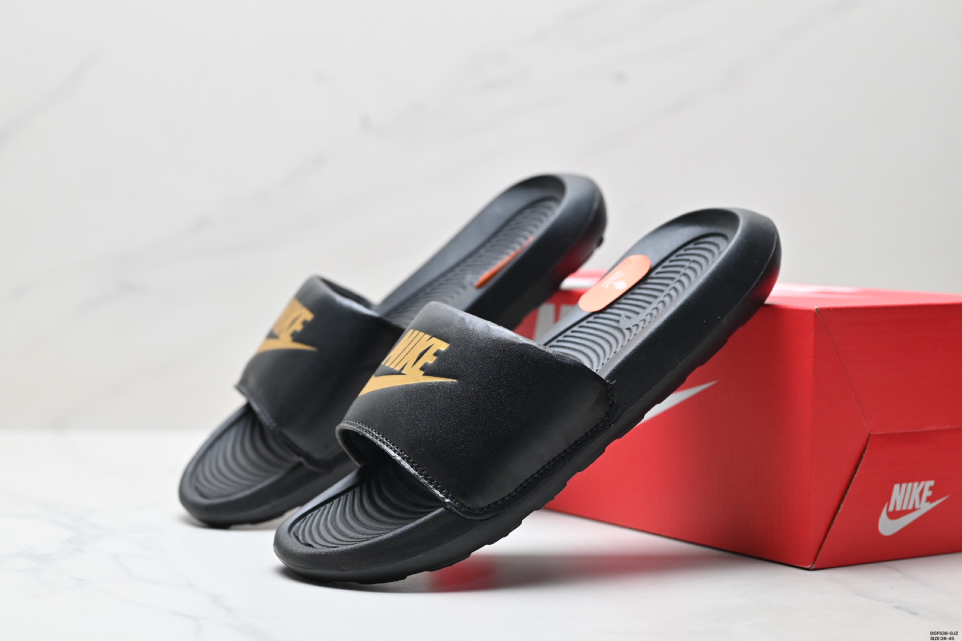 NIKE VICTORI ONE SLIDE 耐克 防滑运动拖鞋 CN9675-001 NIKE VICTORI ONE SLIDE 耐克 防滑运动拖鞋 CN9675-001