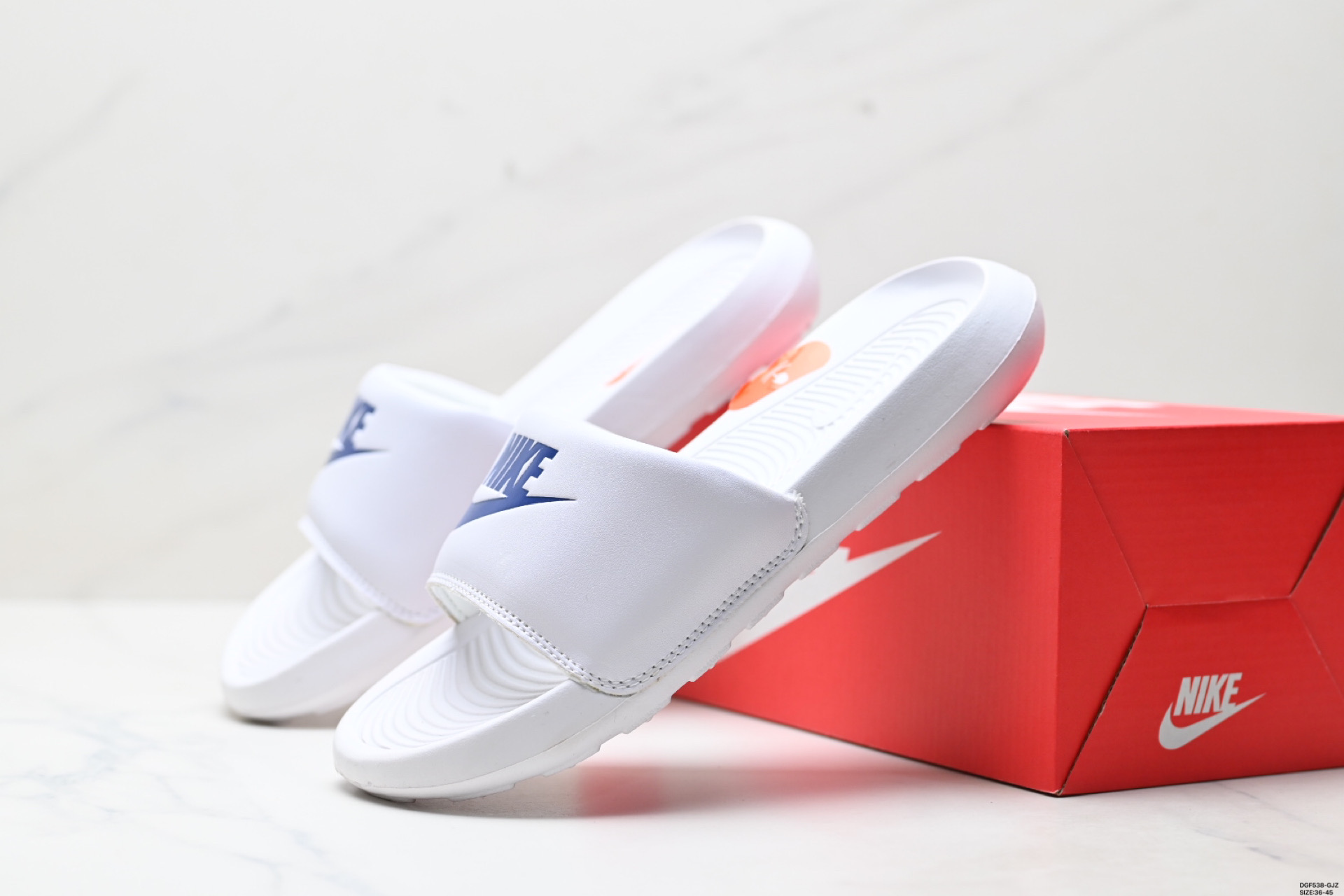 NIKE VICTORI ONE SLIDE 耐克 防滑运动拖鞋 CN9675-001 NIKE VICTORI ONE SLIDE 耐克 防滑运动拖鞋 CN9675-001