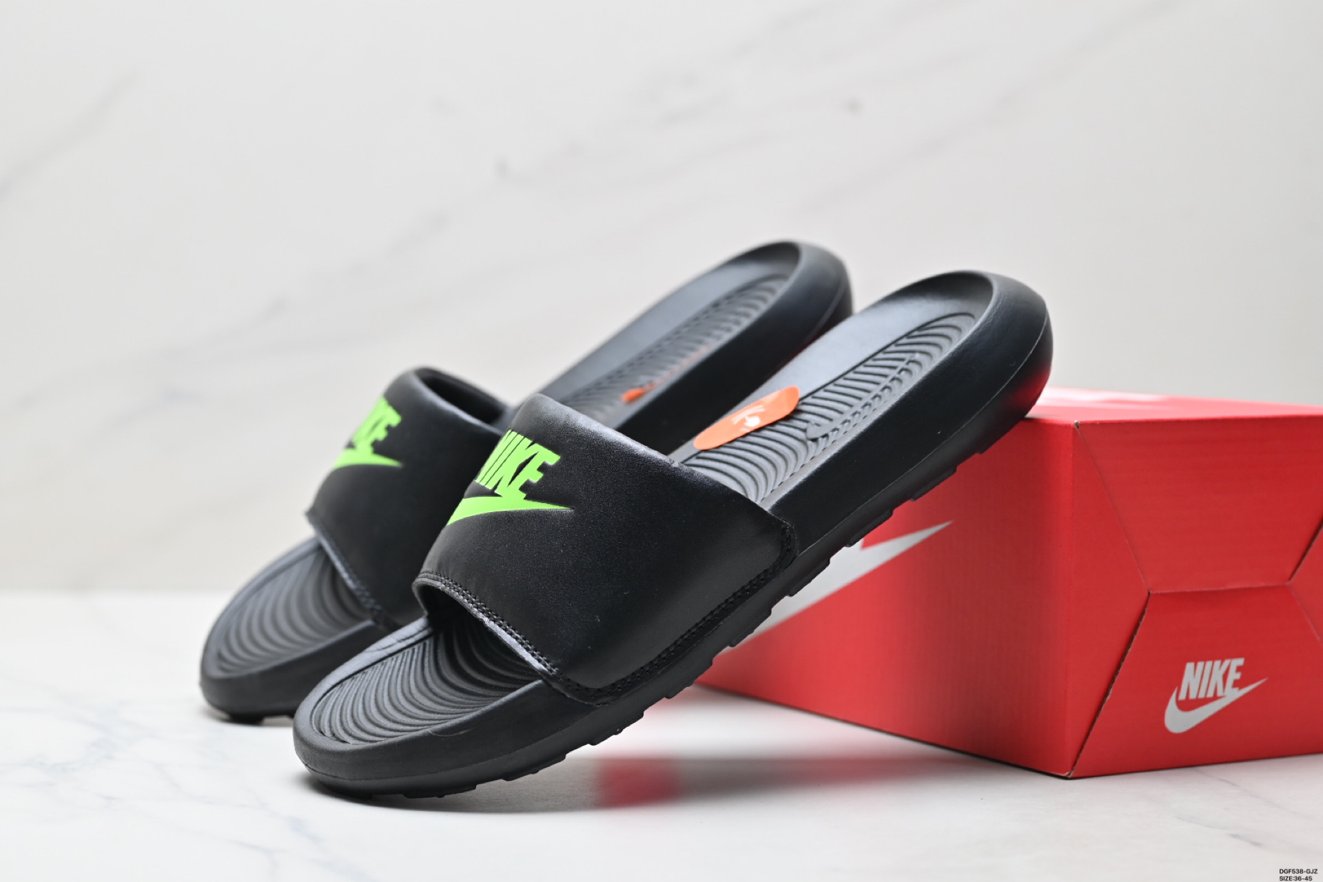 NIKE VICTORI ONE SLIDE 耐克 防滑运动拖鞋 CN9675-001 NIKE VICTORI ONE SLIDE 耐克 防滑运动拖鞋 CN9675-001