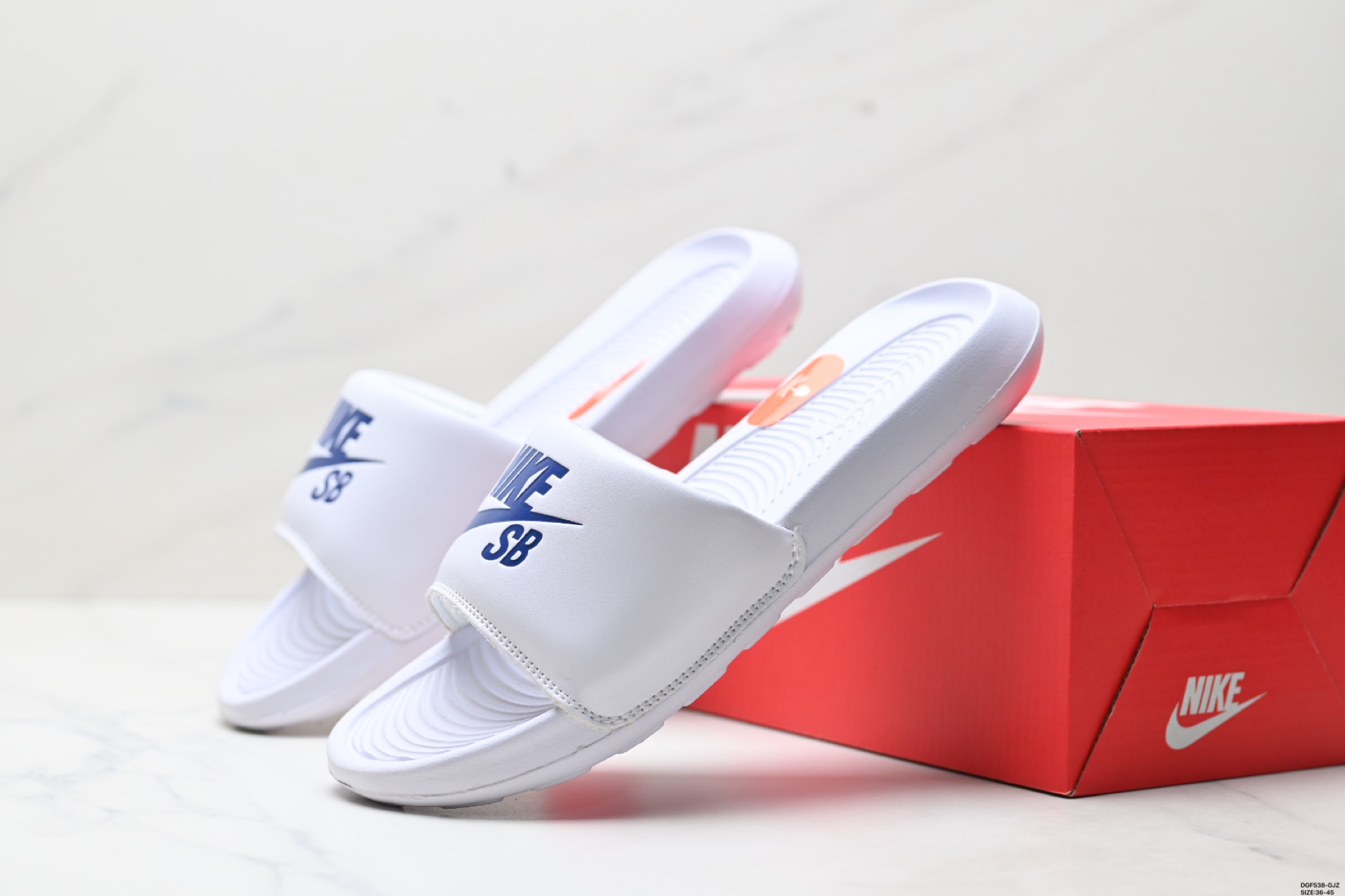 NIKE VICTORI ONE SLIDE 耐克 防滑运动拖鞋 CN9675-001 NIKE VICTORI ONE SLIDE 耐克 防滑运动拖鞋 CN9675-001