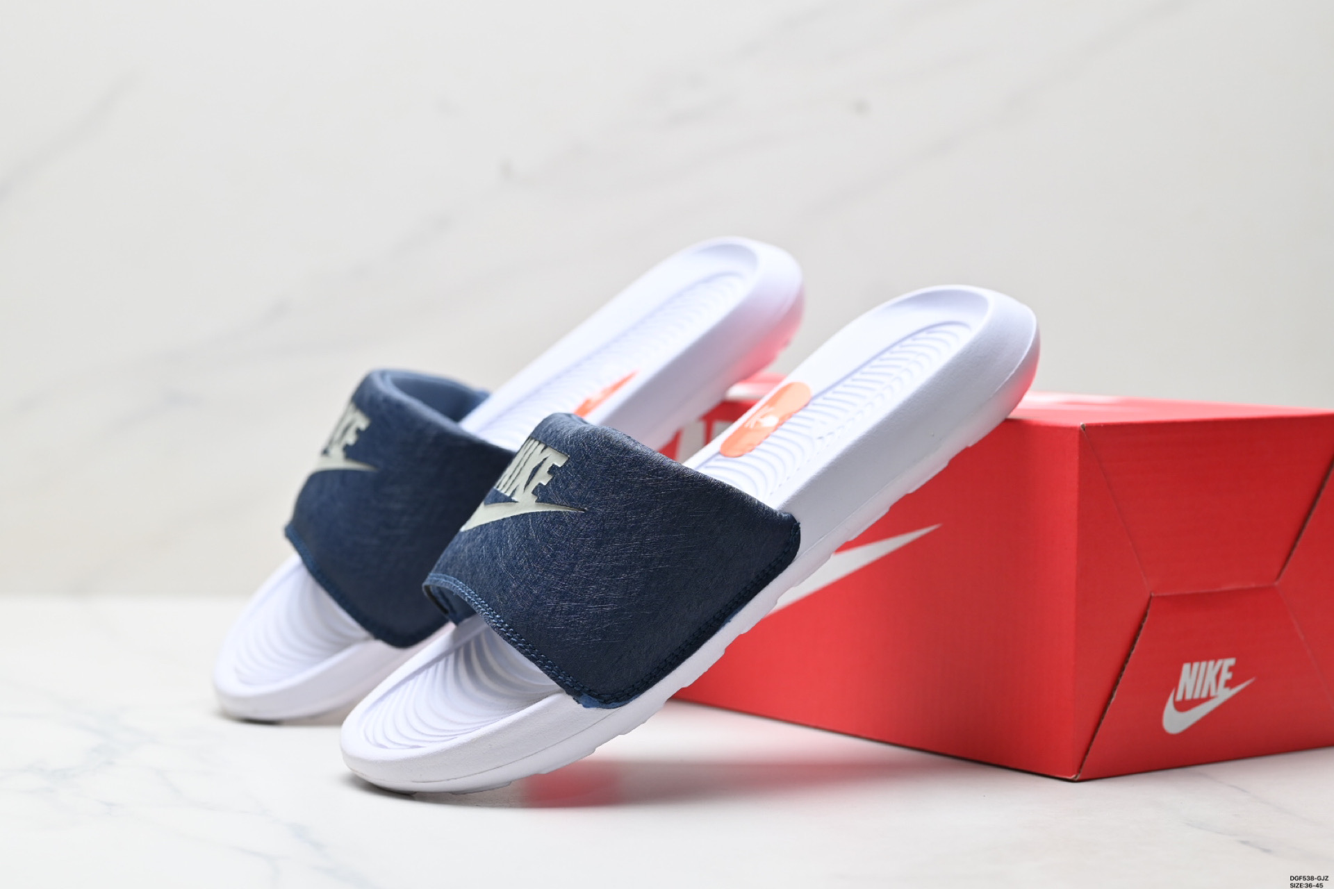 NIKE VICTORI ONE SLIDE 耐克 防滑运动拖鞋 CN9675-001 NIKE VICTORI ONE SLIDE 耐克 防滑运动拖鞋 CN9675-001