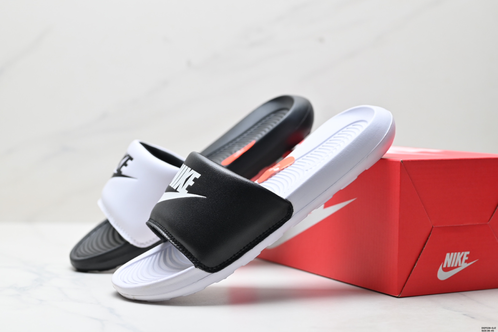 NIKE VICTORI ONE SLIDE 耐克 防滑运动拖鞋 CN9675-001 NIKE VICTORI ONE SLIDE 耐克 防滑运动拖鞋 CN9675-001