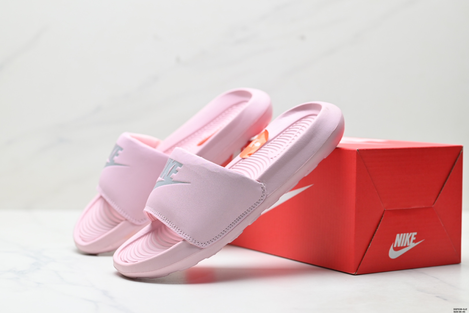 NIKE VICTORI ONE SLIDE 耐克 防滑运动拖鞋 CN9675-001 NIKE VICTORI ONE SLIDE 耐克 防滑运动拖鞋 CN9675-001