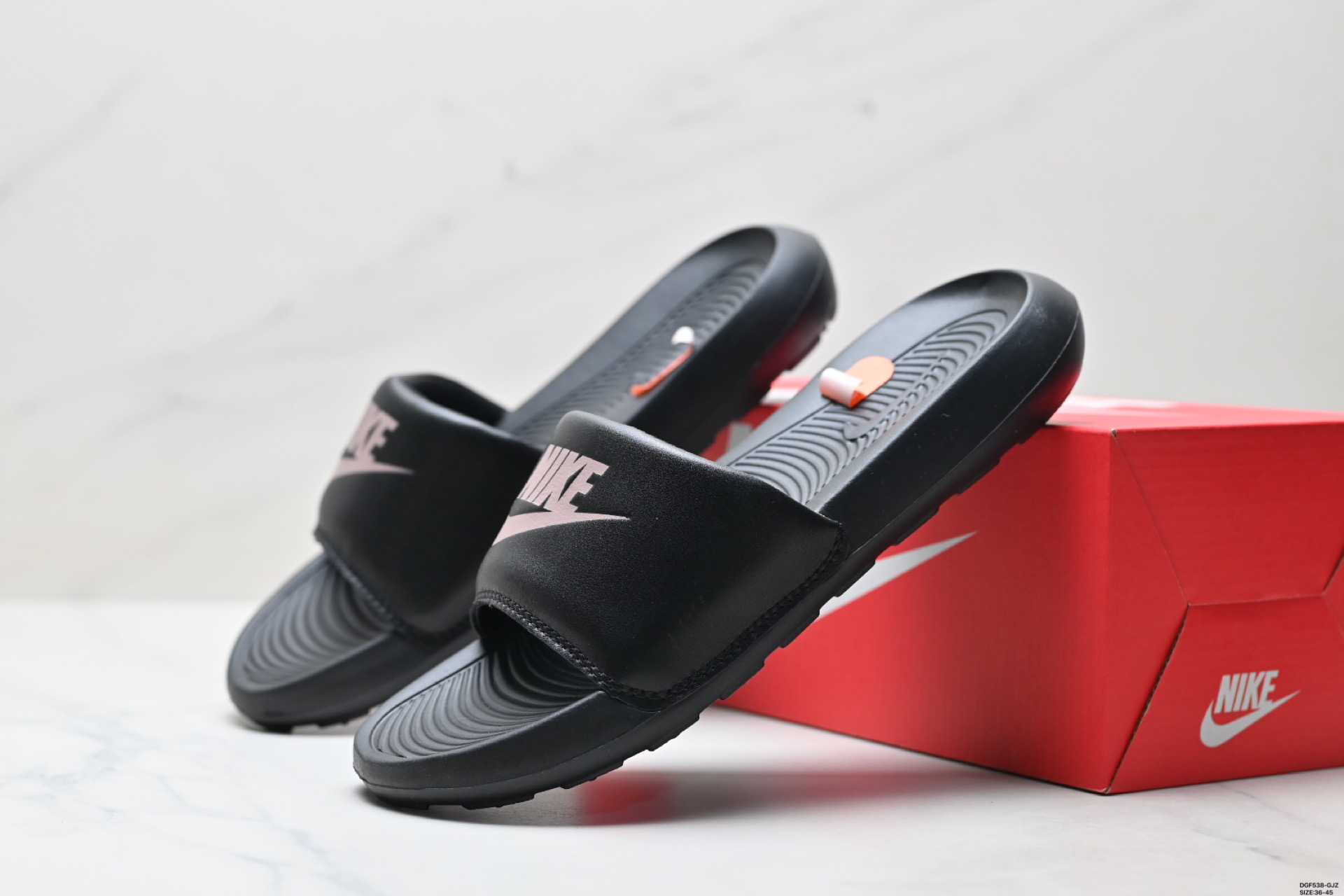 NIKE VICTORI ONE SLIDE 耐克 防滑运动拖鞋 CN9675-001 NIKE VICTORI ONE SLIDE 耐克 防滑运动拖鞋 CN9675-001