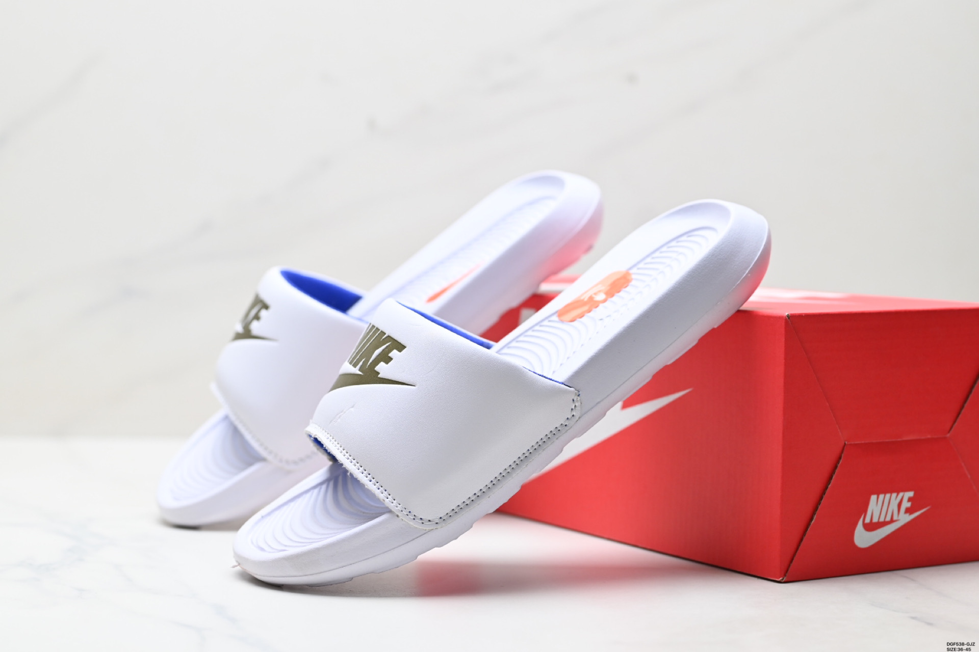 NIKE VICTORI ONE SLIDE 耐克 防滑运动拖鞋 CN9675-001 NIKE VICTORI ONE SLIDE 耐克 防滑运动拖鞋 CN9675-001