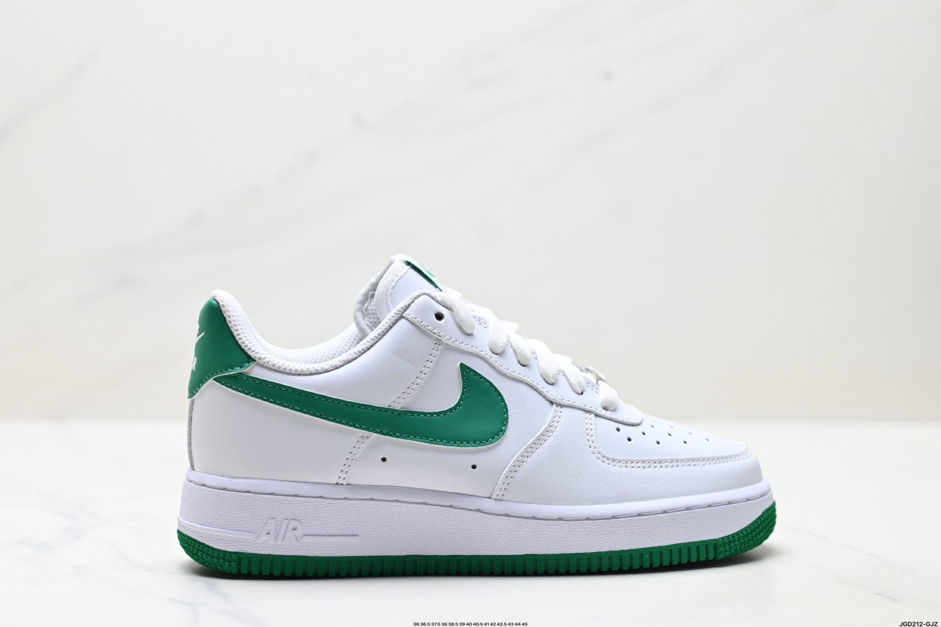 NIKE AIR FORCE 1‘07 LV8  FJ4146-102