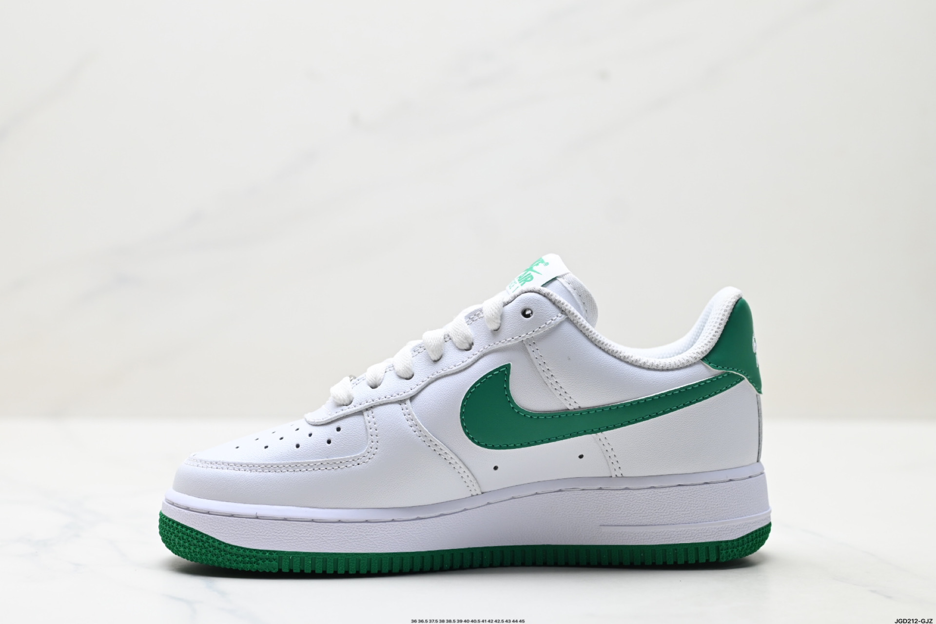 NIKE AIR FORCE 1‘07 LV8  FJ4146-102