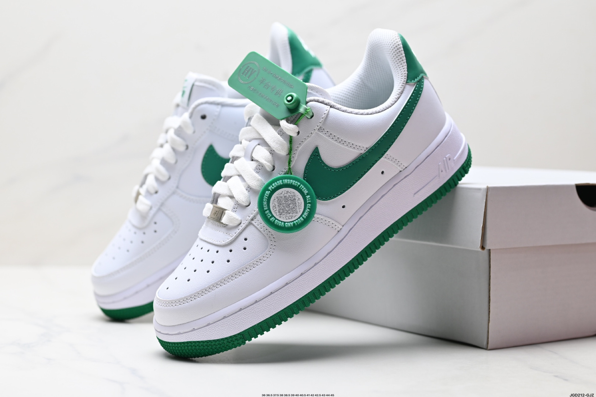 NIKE AIR FORCE 1‘07 LV8  FJ4146-102