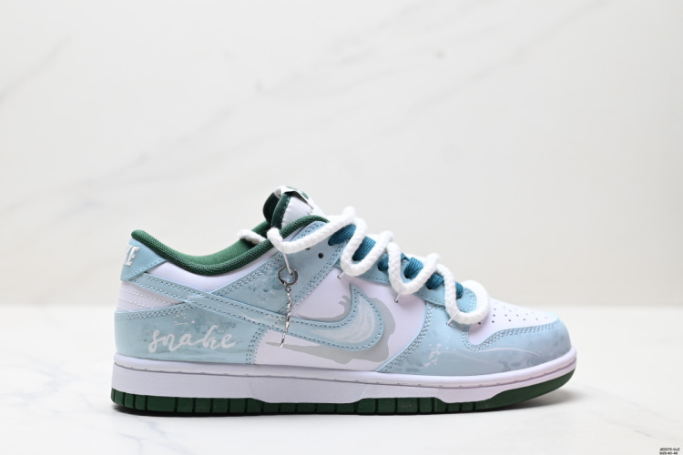 Nike SB Dunk Low Smile: נעלי סניקרס אופנתיות ונוחות לגברים ולנשים 1 Nike SB Dunk Low Smile: נעלי סניקרס אופנתיות ונוחות לגברים ולנשים