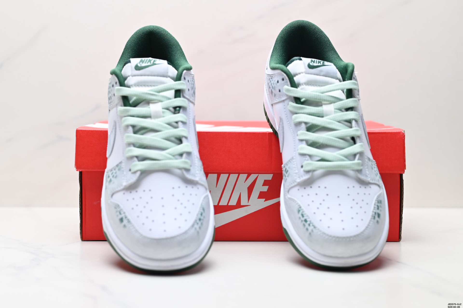 Nike SB Dunk Low Retro Zapatillas de Skate en Blanco y Verde 8 i1749661330578 117 0 6
