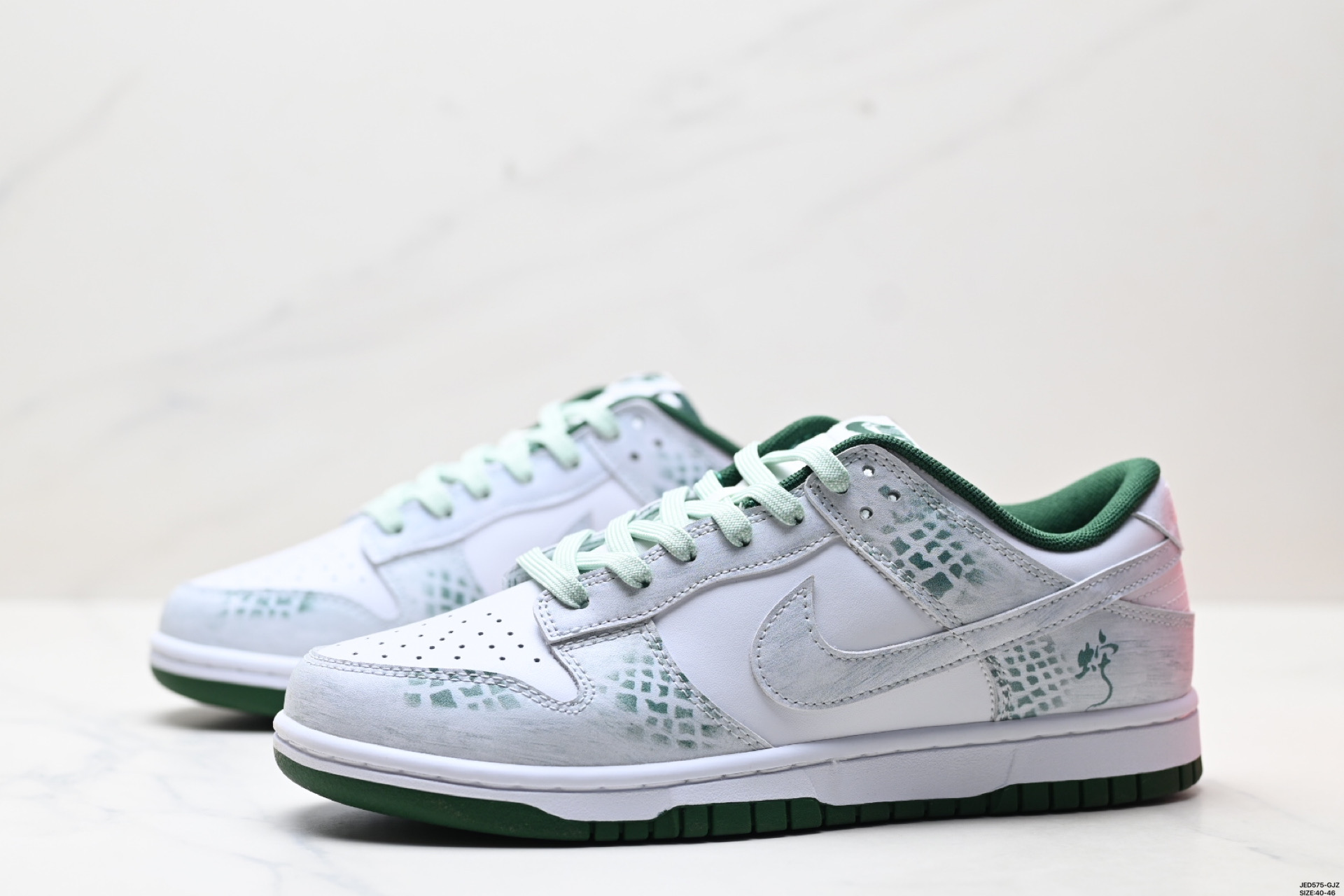 Nike SB Dunk Low Retro Zapatillas de Skate en Blanco y Verde 5 i1749661331546 5436 0 3