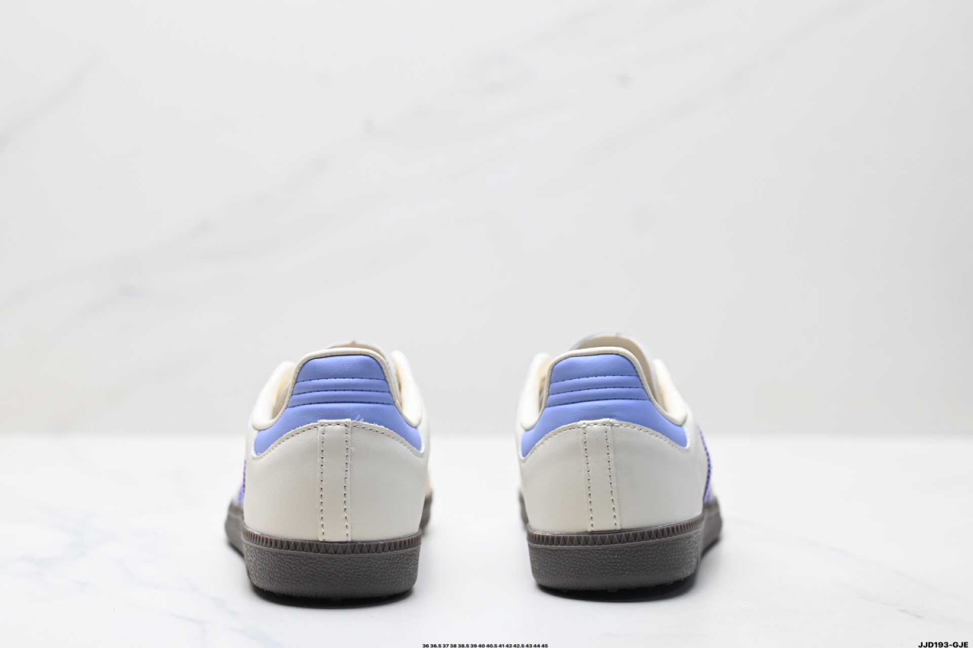 💰160
公司级✅Adidas Originals Samba 桑巴舞系列阿迪达斯 三叶草 绅士德训足球风百搭低帮休闲运动板鞋
货号:JI2678
尺码:36 36.5 37 38 38.5 39 40 40.5 41 42 42.5 43 44 45
ID:JJD193-GJE