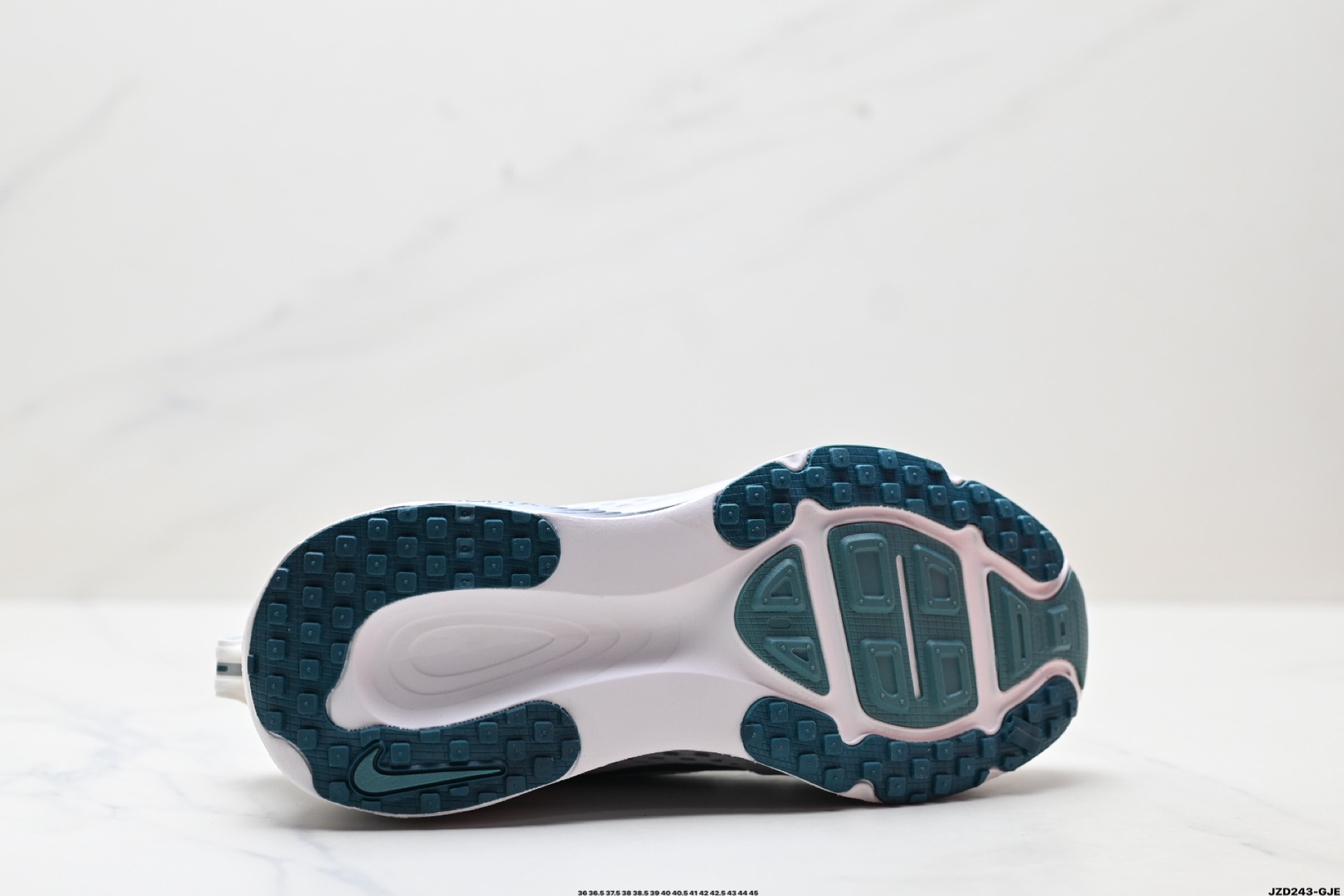 💰170
公司级✅Nike VOMERO 18 耐克 舒适减震防滑 低帮跑步鞋
全掌ReactX泡绵中底 前掌和后跟还配备了Air Zoom气垫单元 据说跑起来更快更舒适哦 这次最大的升级点 首次引入了ReactX泡绵
货号:HM6804-103
尺码:36 36.5 37.5 38 38.5 39 40 40.5 41 42 42.5 43 44 45
ID:JZD243-GJE
