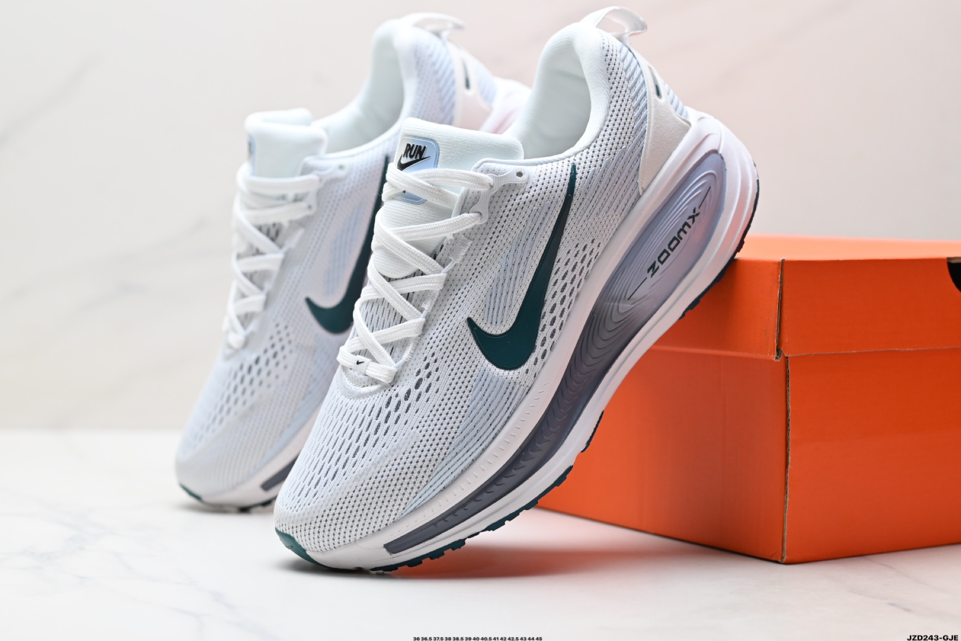 💰170
公司级✅Nike VOMERO 18 耐克 舒适减震防滑 低帮跑步鞋
全掌ReactX泡绵中底 前掌和后跟还配备了Air Zoom气垫单元 据说跑起来更快更舒适哦 这次最大的升级点 首次引入了ReactX泡绵
货号:HM6804-103
尺码:36 36.5 37.5 38 38.5 39 40 40.5 41 42 42.5 43 44 45
ID:JZD243-GJE