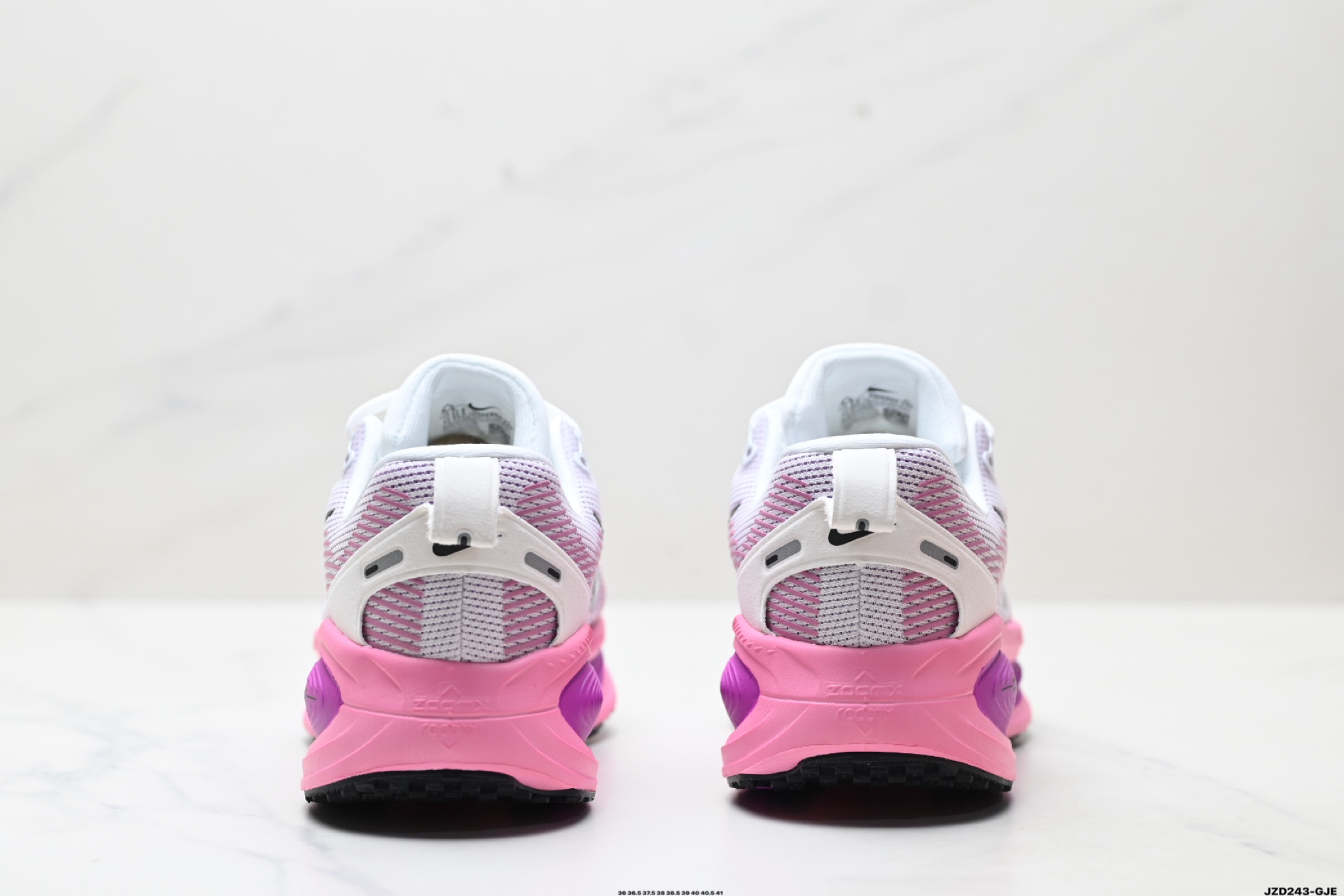 💰170
公司级✅Nike VOMERO 18 耐克 舒适减震防滑 低帮跑步鞋
全掌ReactX泡绵中底 前掌和后跟还配备了Air Zoom气垫单元 据说跑起来更快更舒适哦 这次最大的升级点 首次引入了ReactX泡绵
货号:HM6804-105
尺码:36 36.5 37.5 38 38.5 39 40 40.5 41
ID:JZD243-GJE