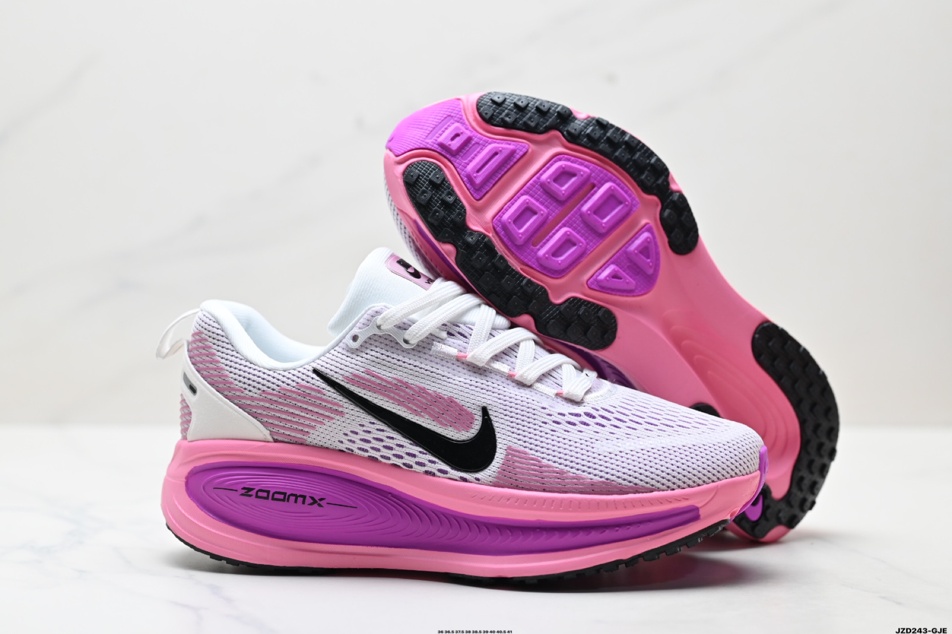 💰170
公司级✅Nike VOMERO 18 耐克 舒适减震防滑 低帮跑步鞋
全掌ReactX泡绵中底 前掌和后跟还配备了Air Zoom气垫单元 据说跑起来更快更舒适哦 这次最大的升级点 首次引入了ReactX泡绵
货号:HM6804-105
尺码:36 36.5 37.5 38 38.5 39 40 40.5 41
ID:JZD243-GJE