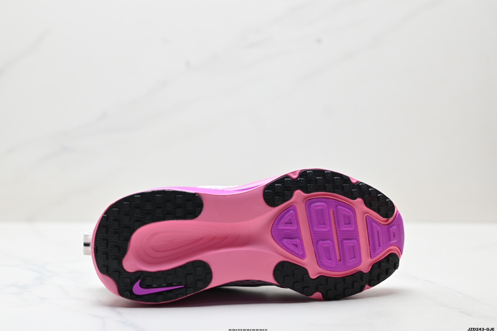 💰170
公司级✅Nike VOMERO 18 耐克 舒适减震防滑 低帮跑步鞋
全掌ReactX泡绵中底 前掌和后跟还配备了Air Zoom气垫单元 据说跑起来更快更舒适哦 这次最大的升级点 首次引入了ReactX泡绵
货号:HM6804-105
尺码:36 36.5 37.5 38 38.5 39 40 40.5 41
ID:JZD243-GJE