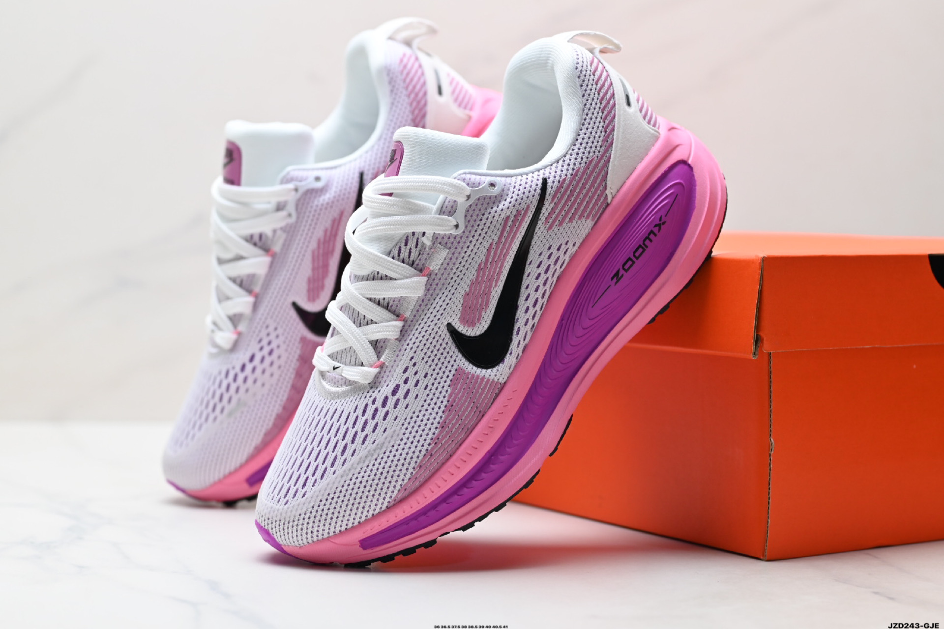💰170
公司级✅Nike VOMERO 18 耐克 舒适减震防滑 低帮跑步鞋
全掌ReactX泡绵中底 前掌和后跟还配备了Air Zoom气垫单元 据说跑起来更快更舒适哦 这次最大的升级点 首次引入了ReactX泡绵
货号:HM6804-105
尺码:36 36.5 37.5 38 38.5 39 40 40.5 41
ID:JZD243-GJE
