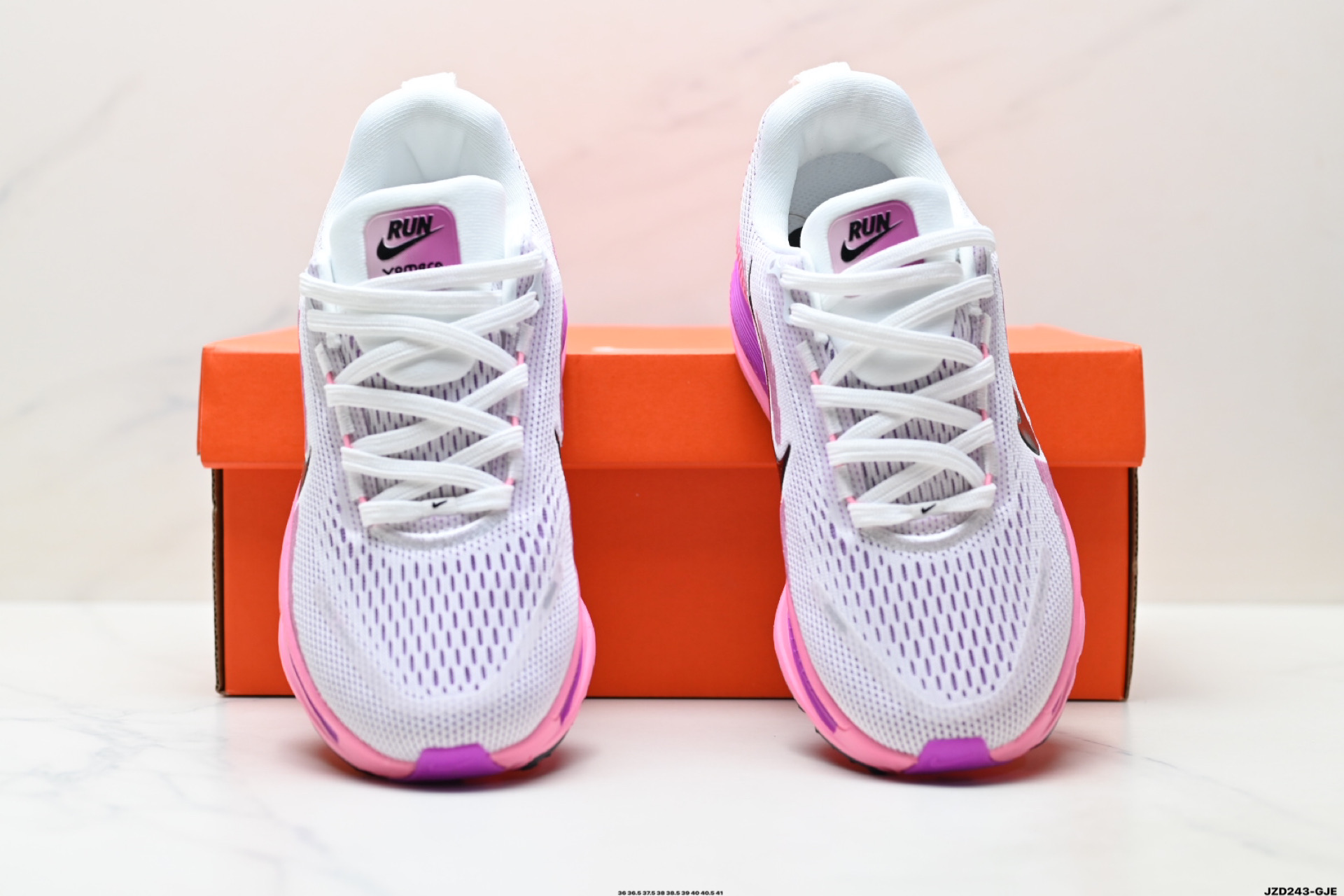 💰170
公司级✅Nike VOMERO 18 耐克 舒适减震防滑 低帮跑步鞋
全掌ReactX泡绵中底 前掌和后跟还配备了Air Zoom气垫单元 据说跑起来更快更舒适哦 这次最大的升级点 首次引入了ReactX泡绵
货号:HM6804-105
尺码:36 36.5 37.5 38 38.5 39 40 40.5 41
ID:JZD243-GJE