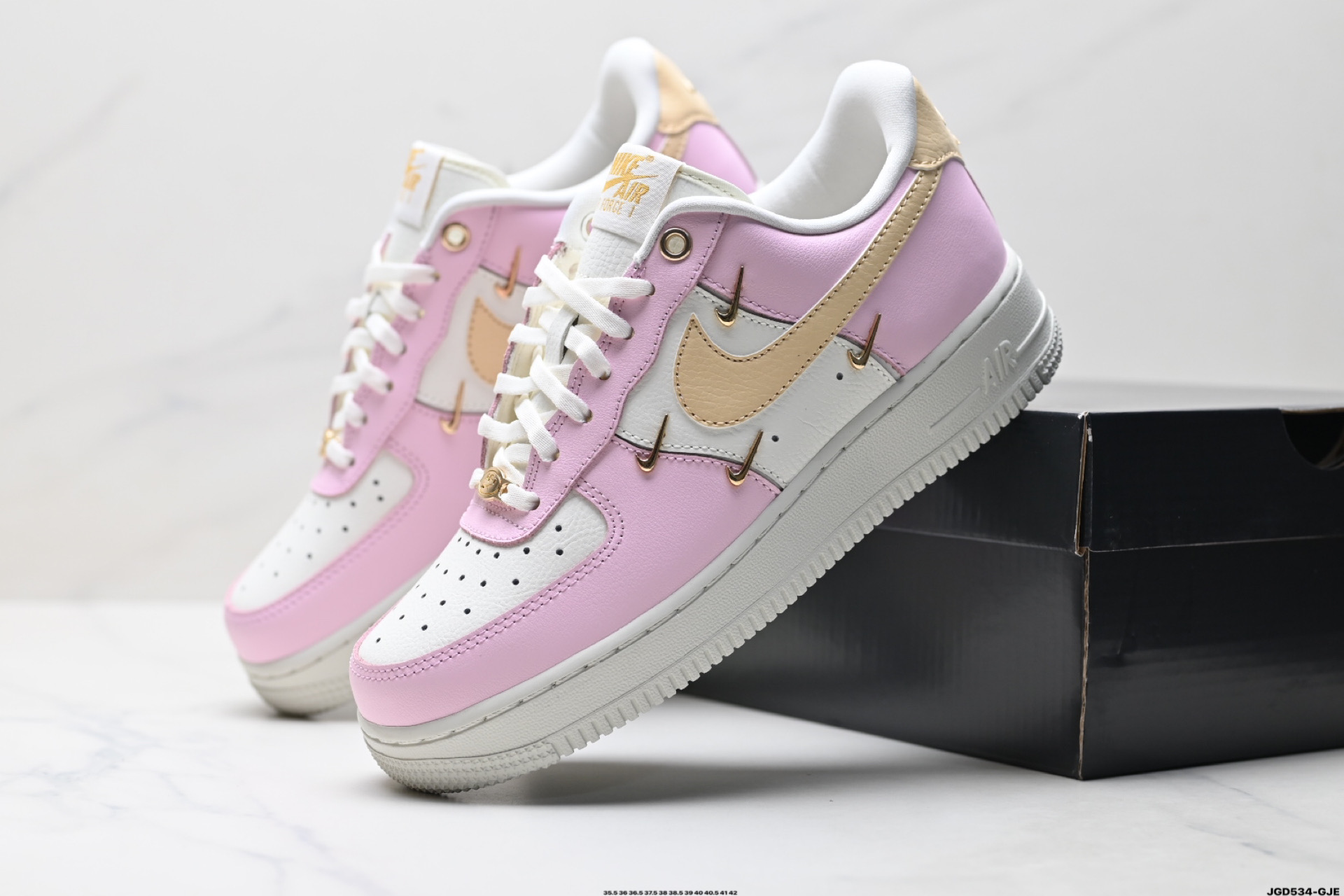 NIKE AIR FORCE 1‘07  IB2574-600