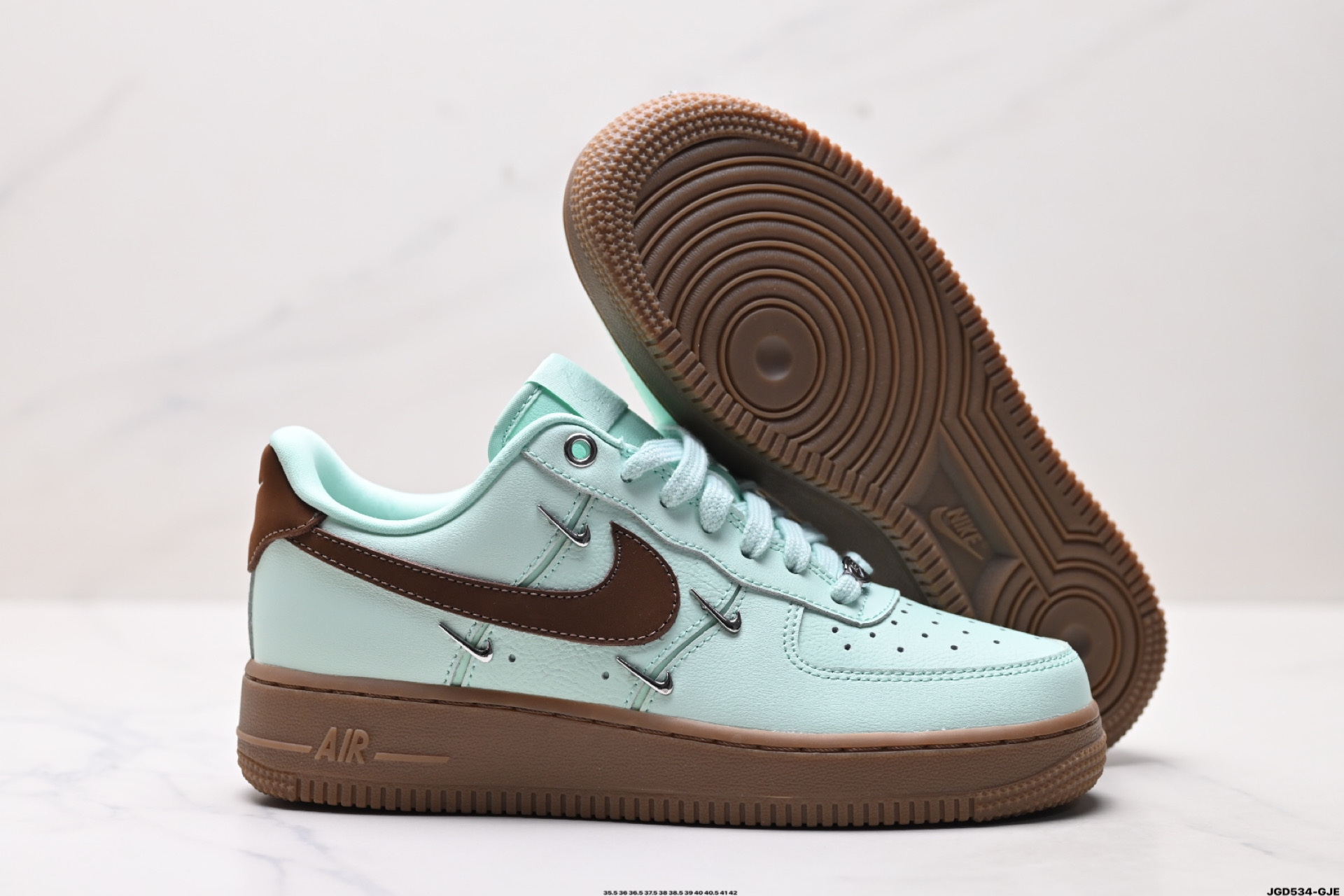 NIKE AIR FORCE 1‘07  IB2574-600