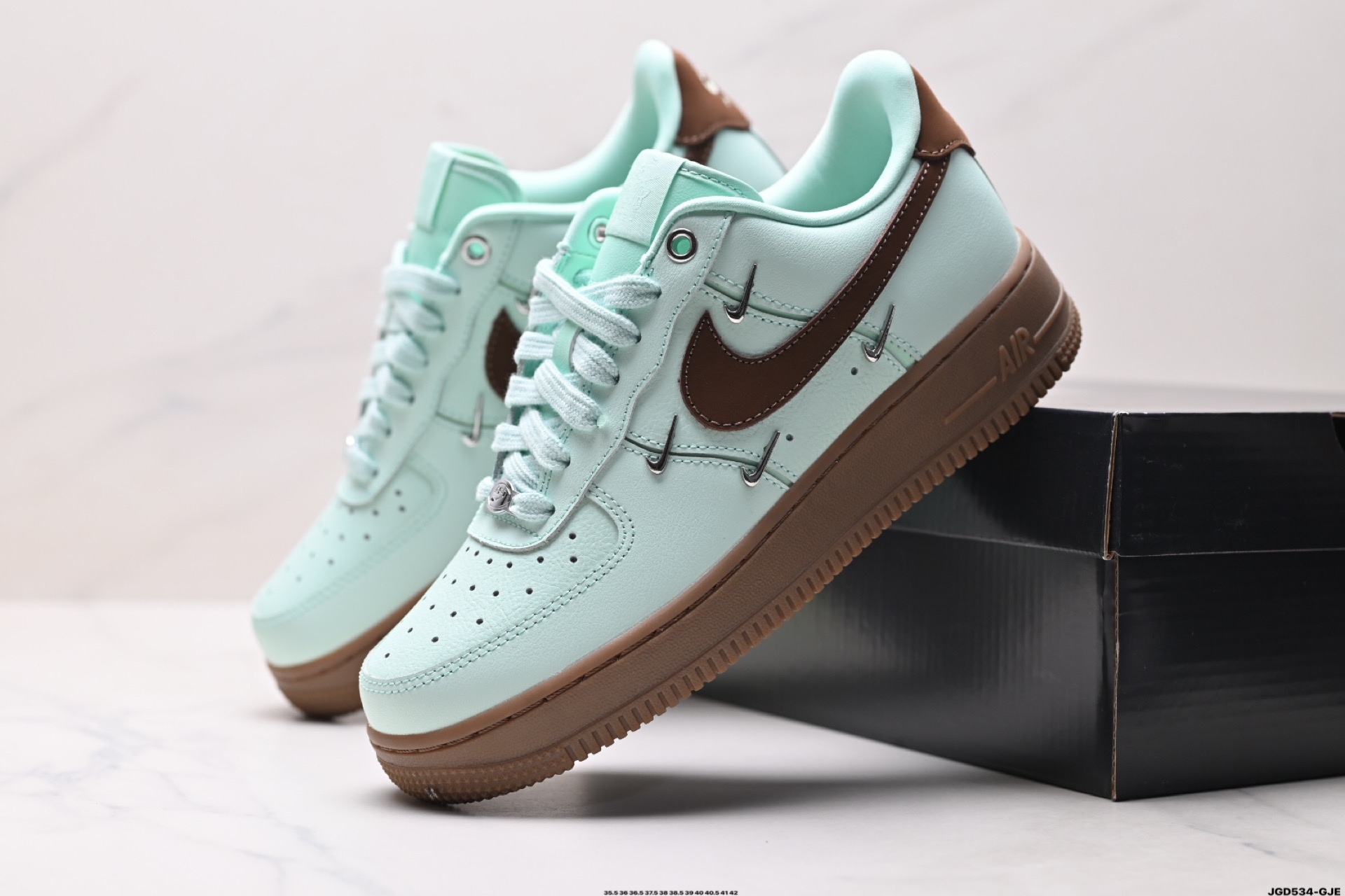 NIKE AIR FORCE 1‘07  IB2574-600