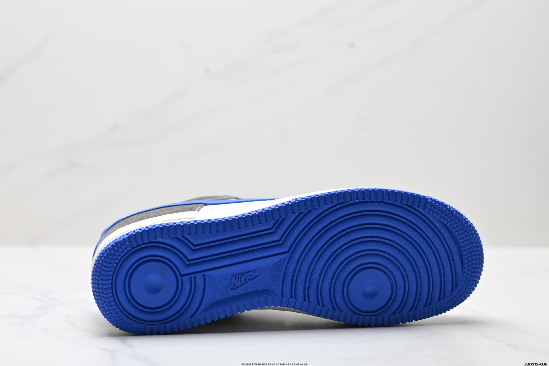 NIKE AIR FORCE 1‘07 LV8  FQ8714-200