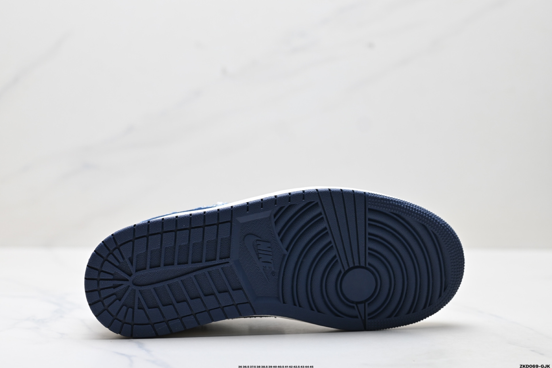 Nike Air Jordan 1 x Travis Scott AJ1倒勾 乔一倒钩 ‘DIY’定制 耐克 低帮文化篮球鞋  LE2436-136